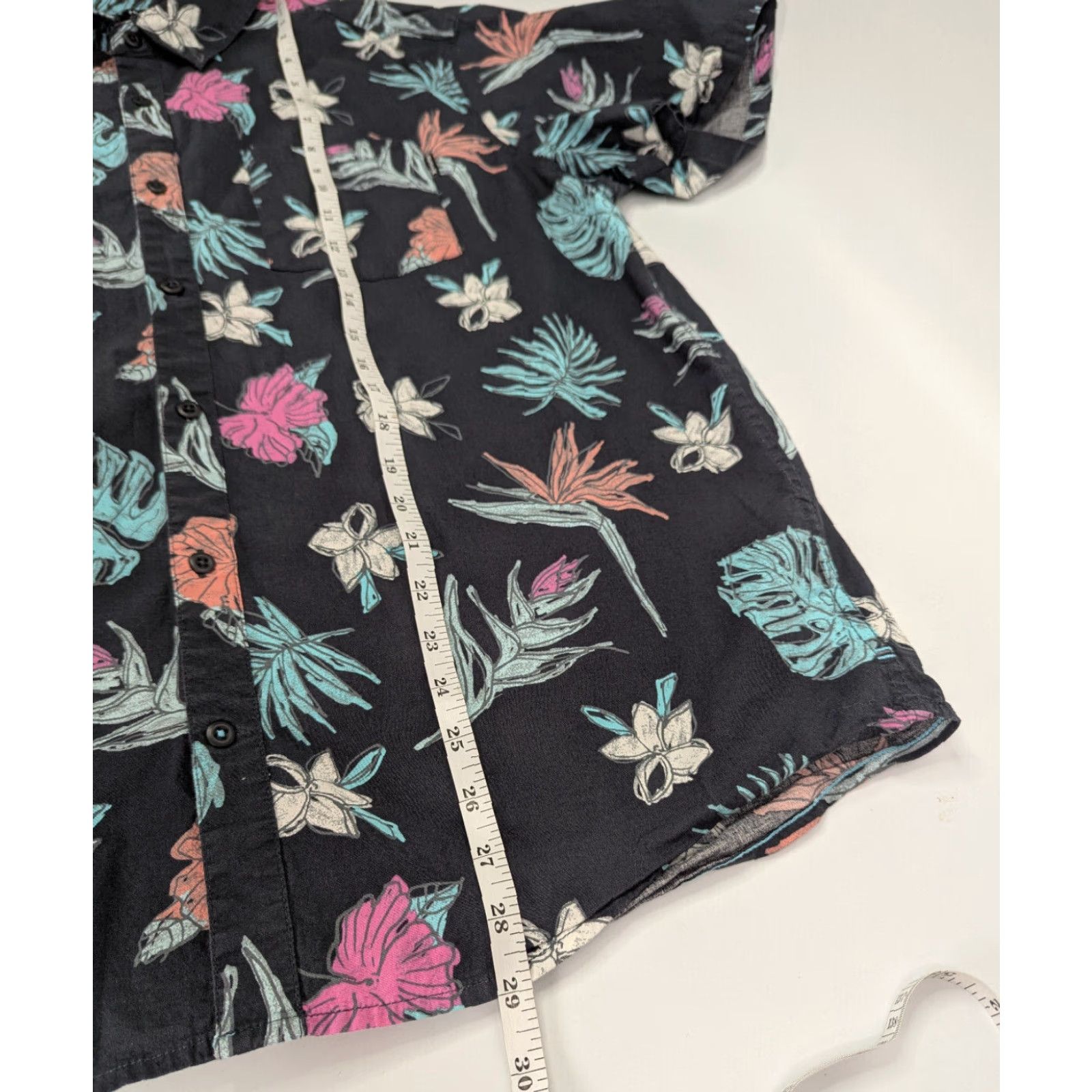 Hurley Hurley Button-Up Shirt Hawaiian Aloha Tropical Floral Men’s Size Large Multicolor Short Sleeve Collared Pocketed Casual Beach 90s Theme Mens Size US L / EU 52-54 / 3 - 4 Thumbnail