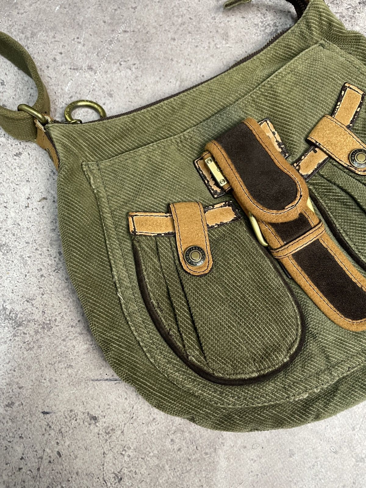 Vintage Vintage Y2K Calvin Klein Velvet Shoulder Bag Size ONE SIZE - 14 Thumbnail