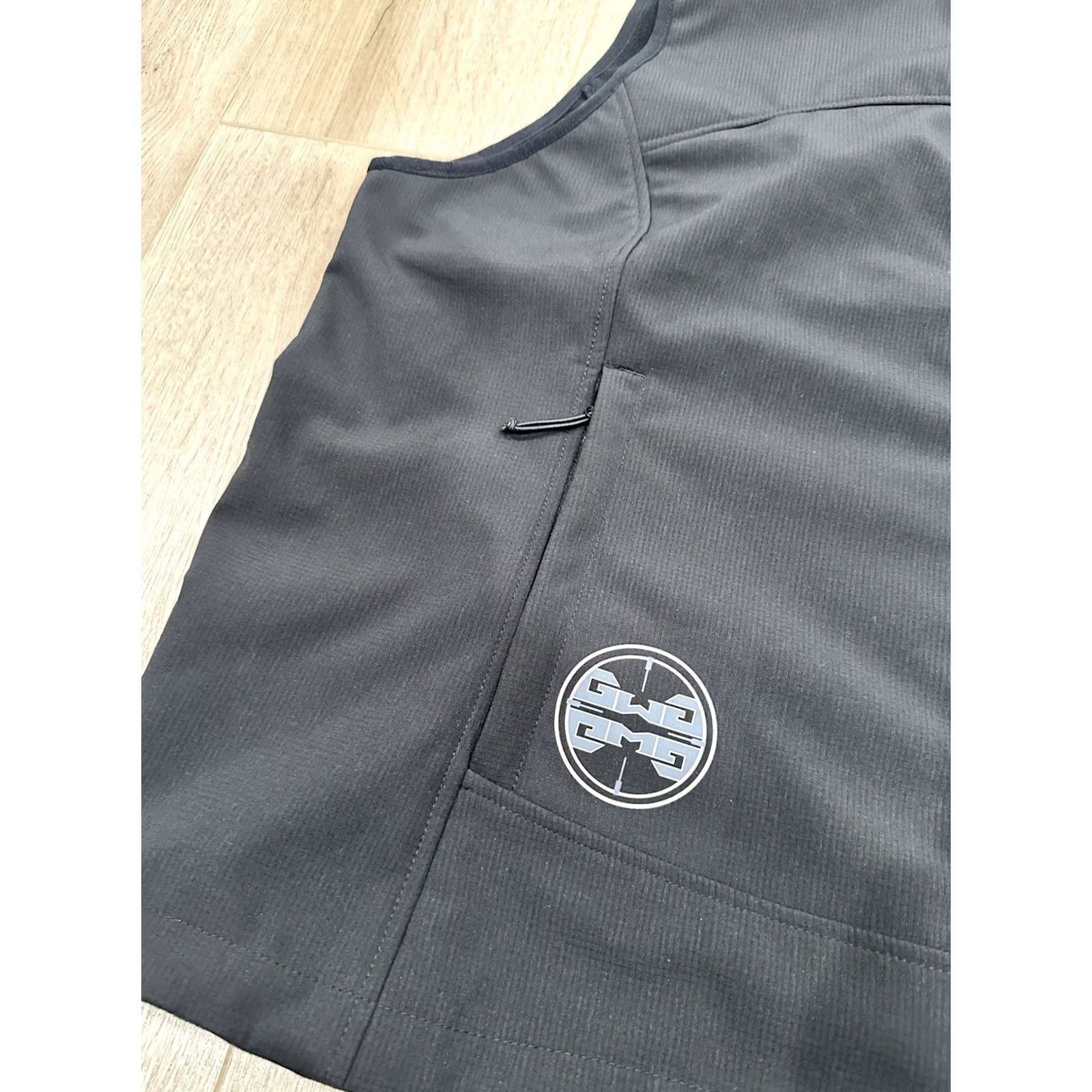 Vintage NWT Women's Girls with Guns Vest 2XL Black Jacket Vest Women's 2XL Black Zip Pockets Quick Dry Wind-Resistant Zippered Pockets Size XXL / US 16-18 / IT 52-54 - 4 Thumbnail