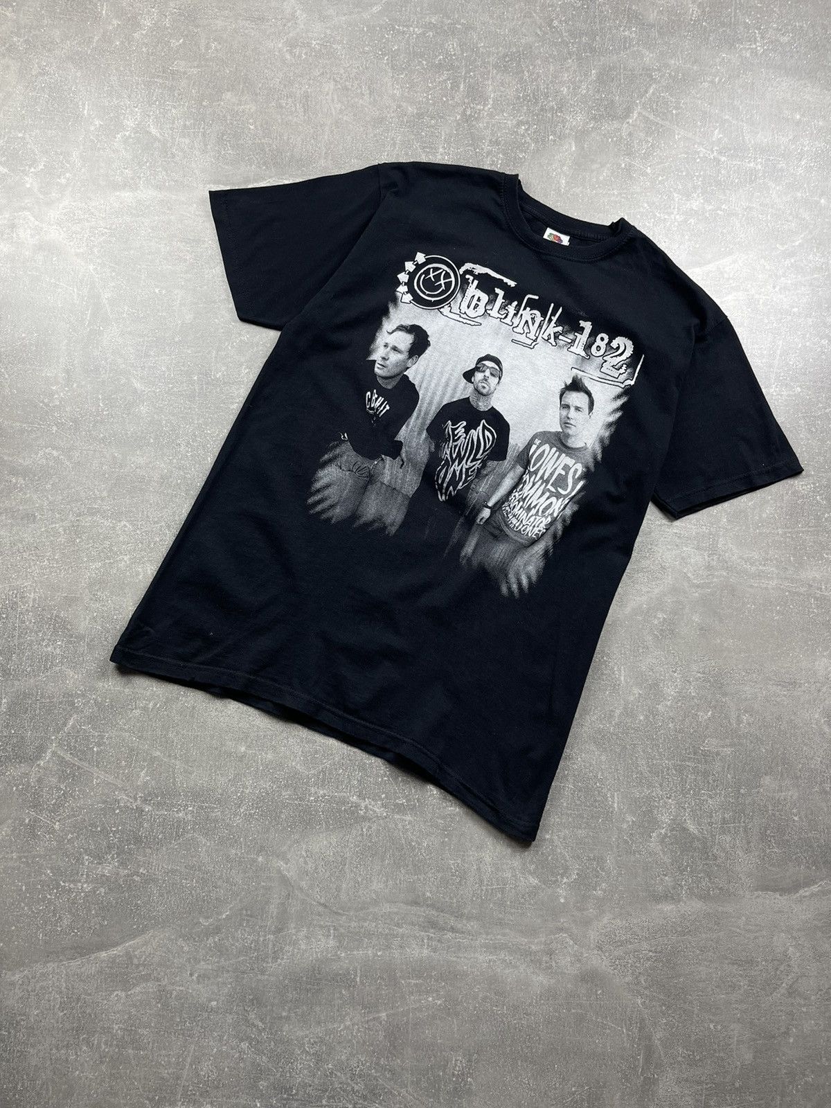 Band Tees Blink 182 Vintage Style Black Band Graphic T Shirt Size US M / EU 48-50 / 2 - 1 Thumbnail
