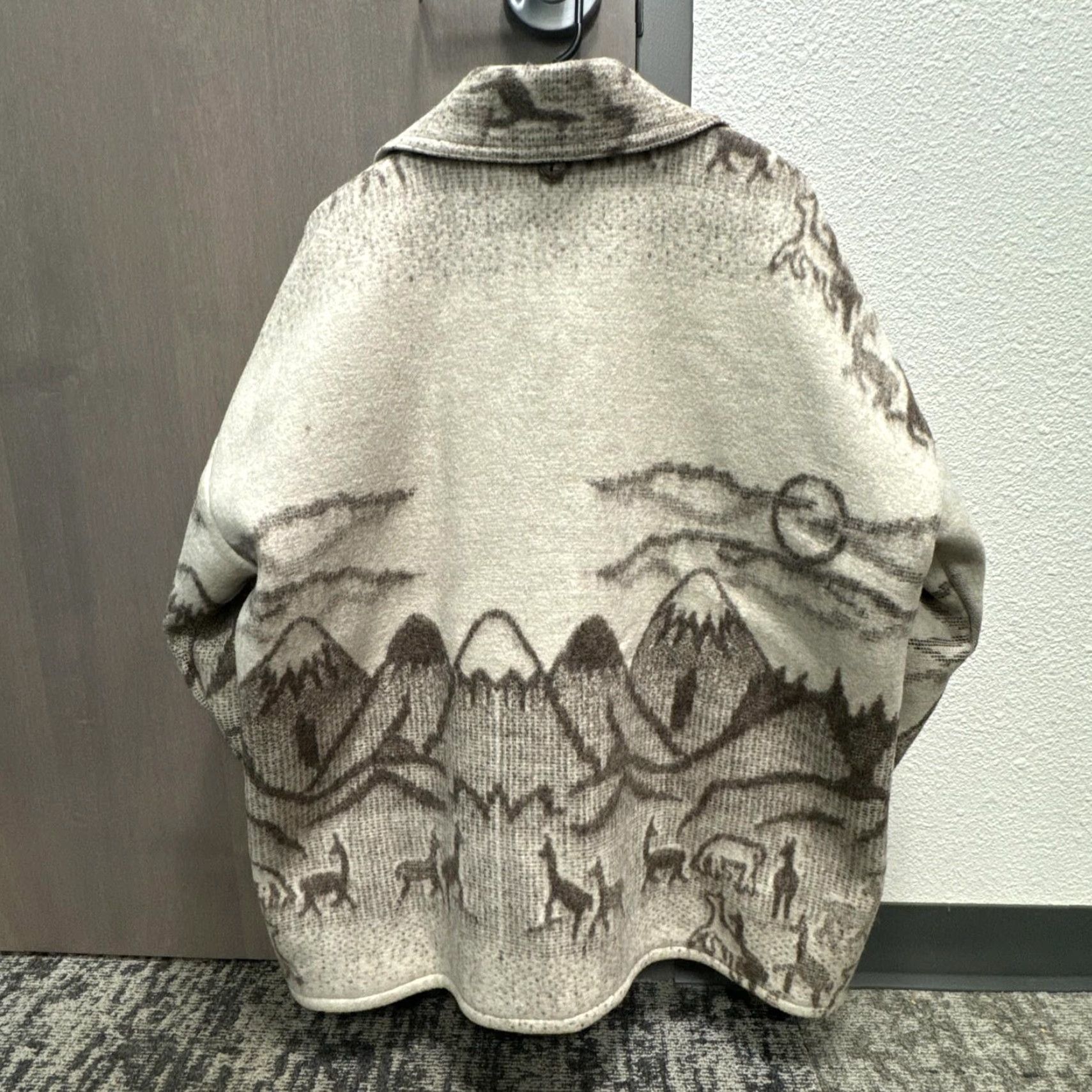 Vintage VINTAGE Pachamama Button-Down Jacket 2XL Wool Beige Animal Print Parka Mens Winter Retro Insulated Size US XXL / EU 58 / 5 - 4 Thumbnail
