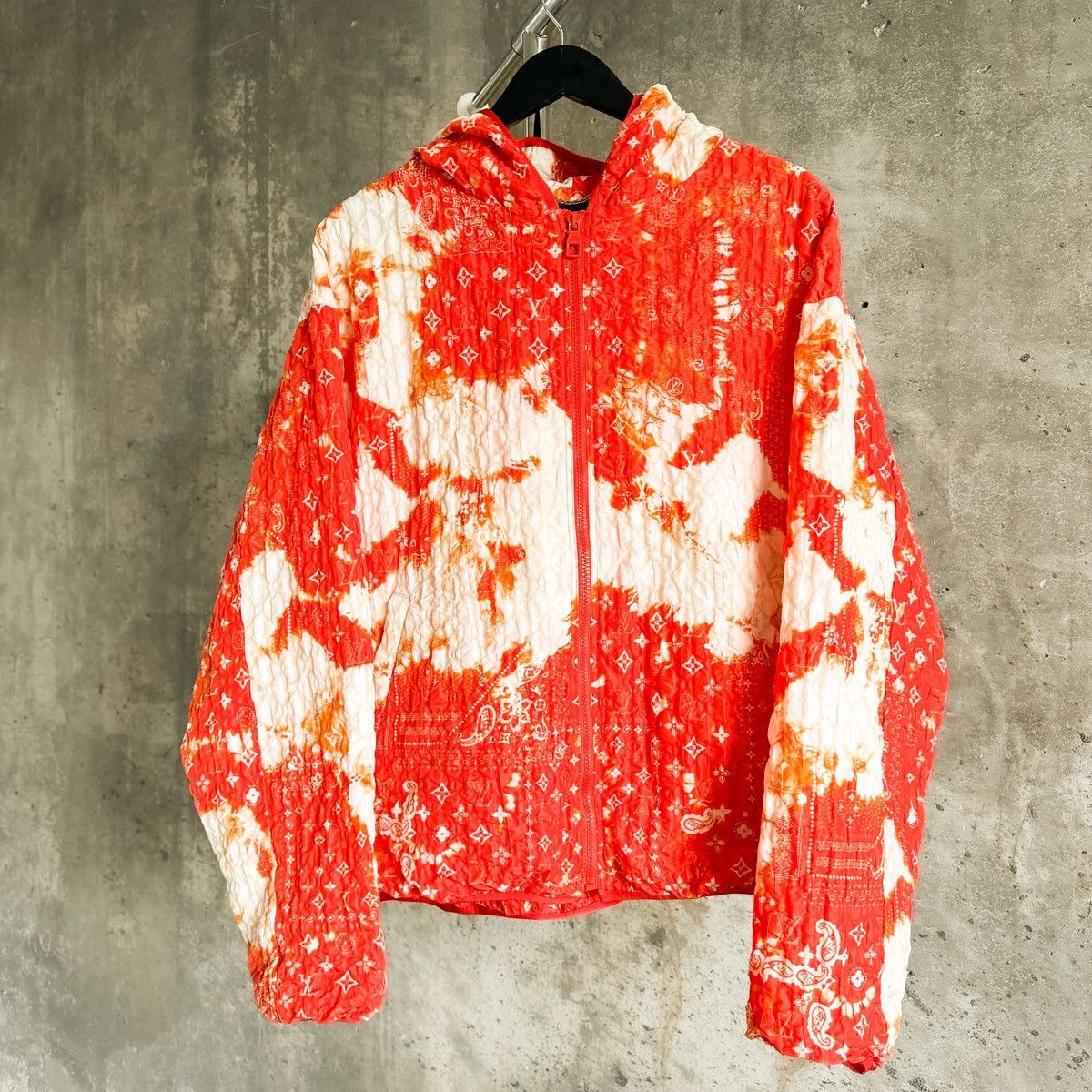 Louis Vuitton 2022 Bleached Monogram Bandana Windbreaker By Virgil Abloh Size US L / EU 52-54 / 3 - 1 Thumbnail