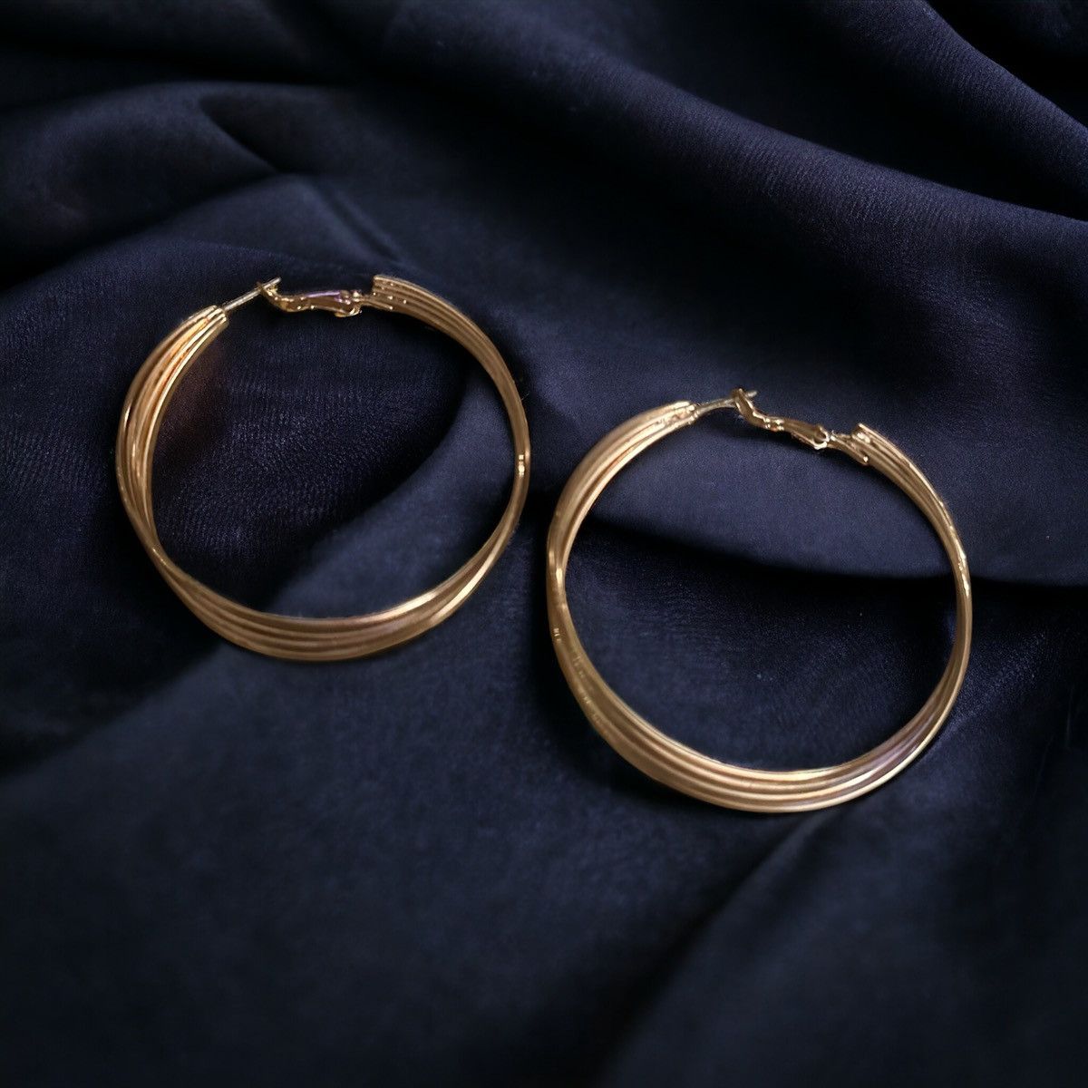 Other Large gold tone layered hoop earrings Size ONE SIZE - 2 Thumbnail