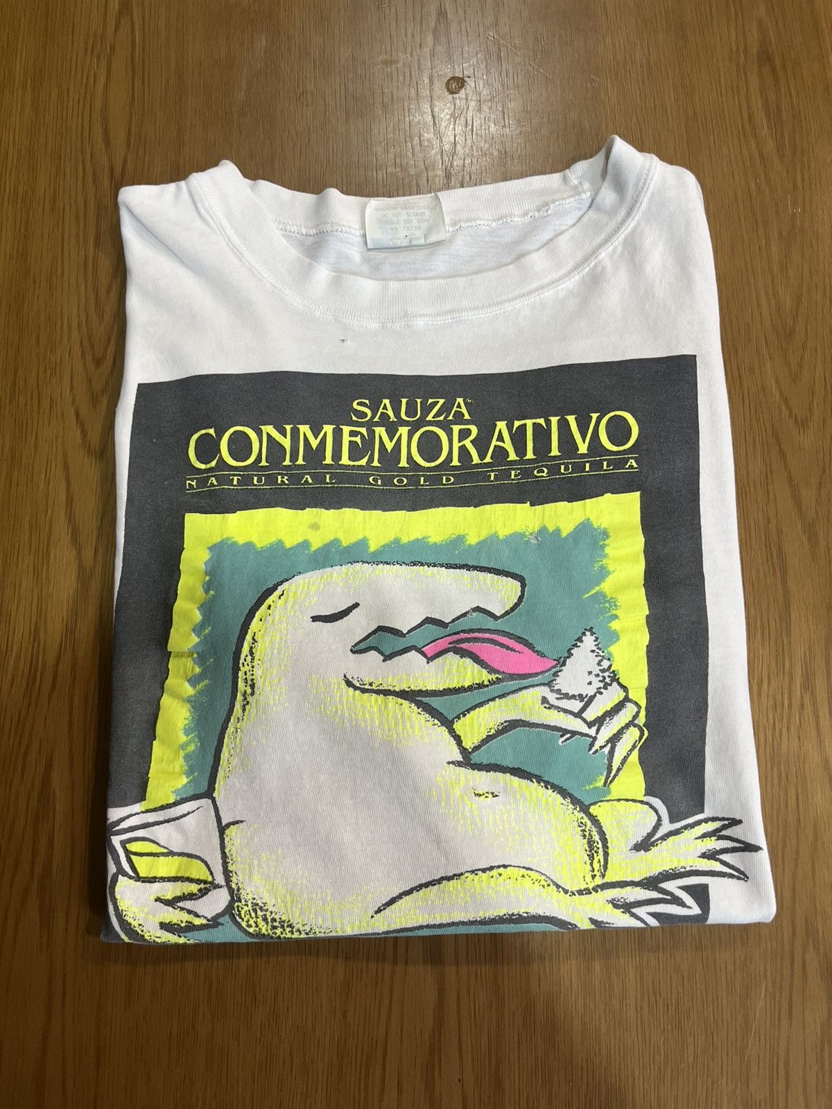 Vintage Vintage SAUZA CONMEMORATIVO Natural Gold Tequila Promo 90’s Size US XL / EU 56 / 4 - 1 Thumbnail