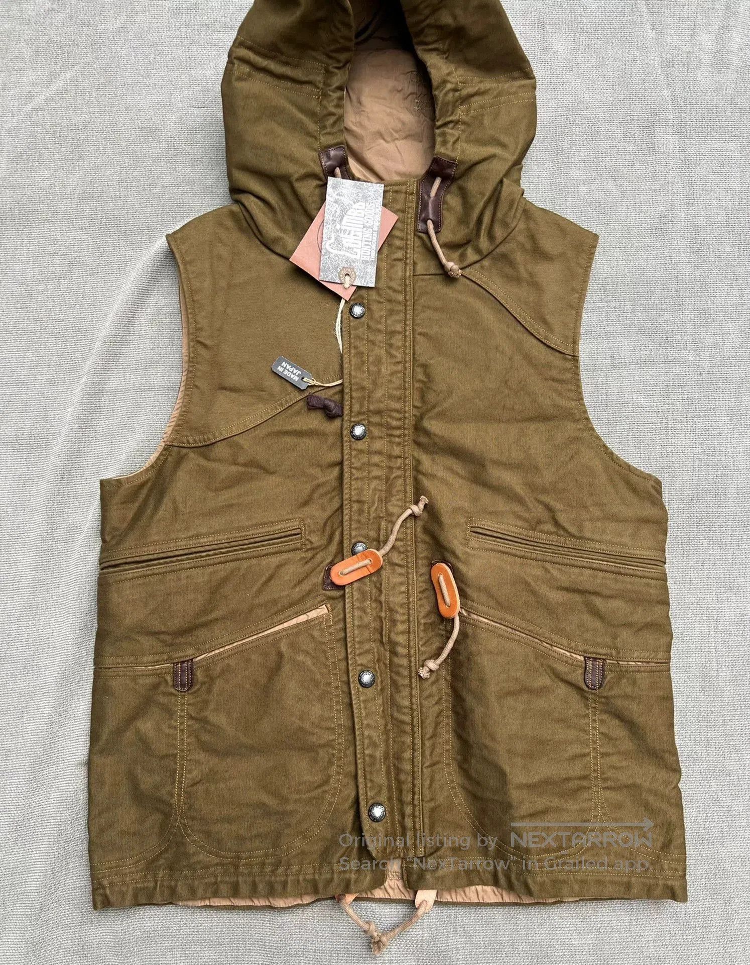COLIMBO Colimbo Hooded Vest in Dark Khaki. Size US M / EU 48-50 / 2 - 1 Thumbnail