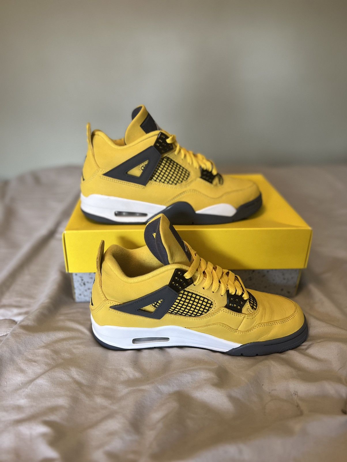 Jordan Brand × Nike Jordan 4 “Lighting” Size US 8 / EU 41 - 3 Thumbnail