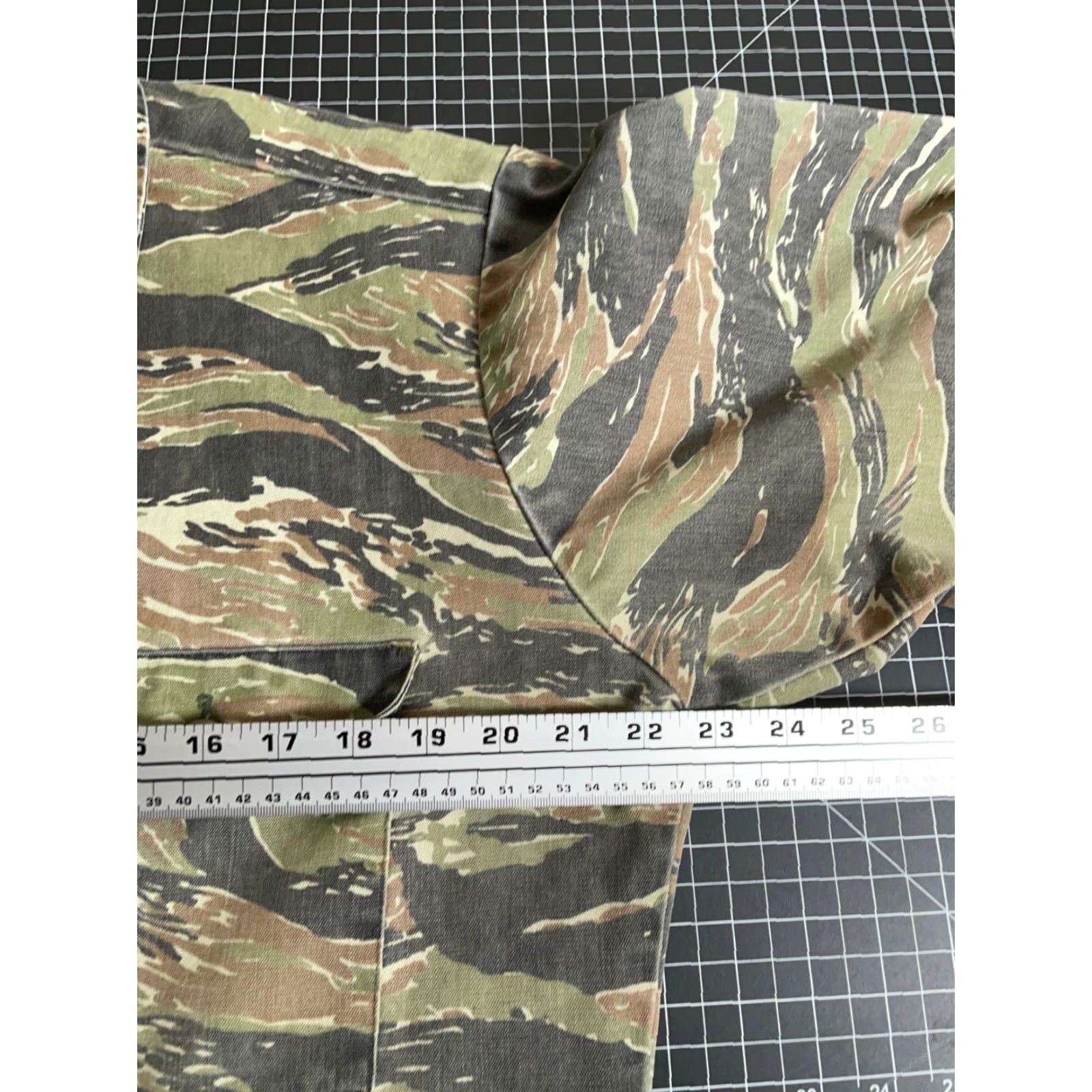 Vintage VINTAGE 80s Tiger Stripe Camouflage Military Field Jacket Men L Green Camouflage VTG Shirt? Size US L / EU 52-54 / 3 - 5 Thumbnail