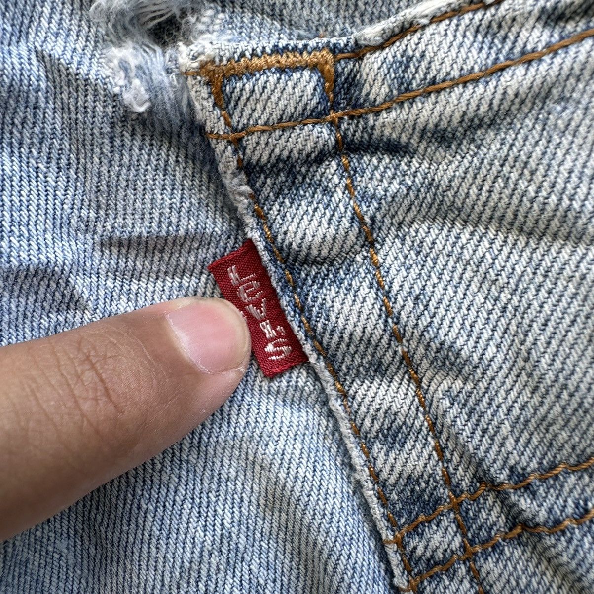 Levi's Vintage Levi’s 512 Lightwash Distressed Faded Denim Pant W32 Size US 32 / EU 48 - 15 Thumbnail