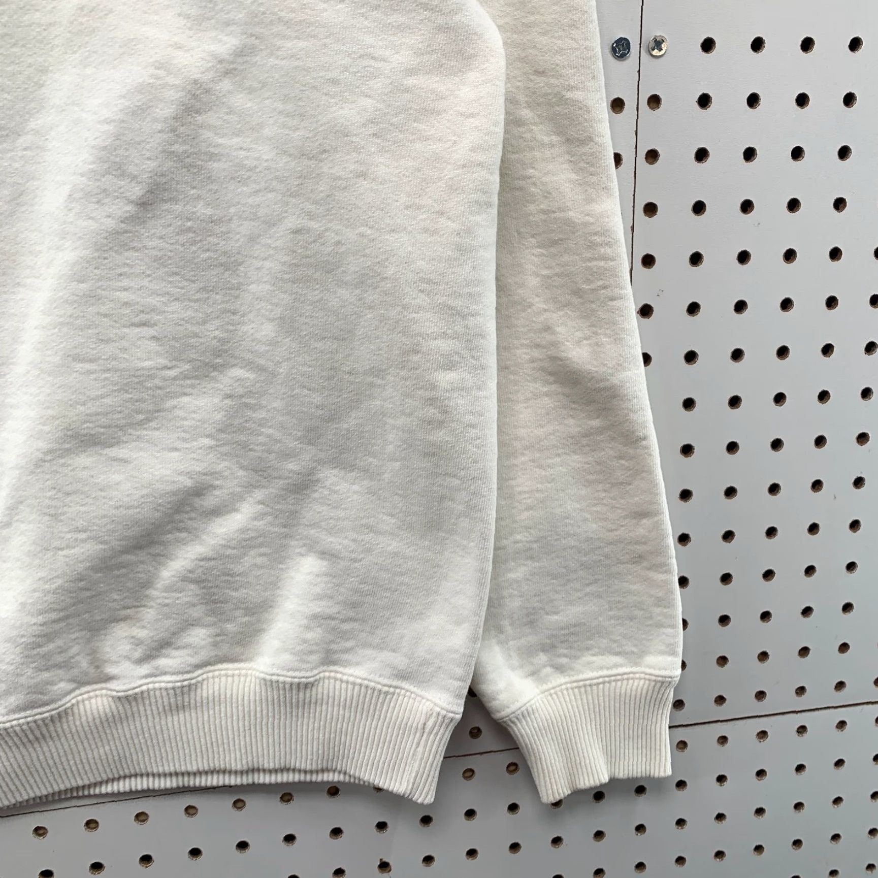 Gildan VINTAGE First Noel Sweatshirt Mens M White Embroidered Fleece Crewneck USA Size US M / EU 48-50 / 2 - 7 Thumbnail