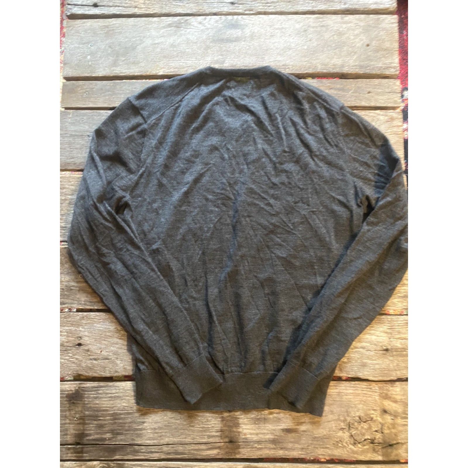 Polo Ralph Lauren **Polo Ralph Lauren Mens Medium Gray Wool Long Sleeve V-Neck Sweater** User: **Polo Ralph Lauren Mens Medium Gray Long Sleeve V-Neck Wool Sweater** Size US M / EU 48-50 / 2 - 2 Thumbnail