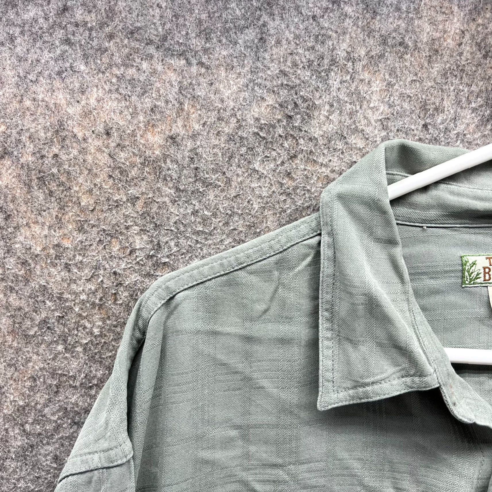Tommy Bahama Tommy Bahama Shirt Men Medium Adult Gray Button Down Silk Reverse Print Size US M / EU 48-50 / 2 - 3 Thumbnail