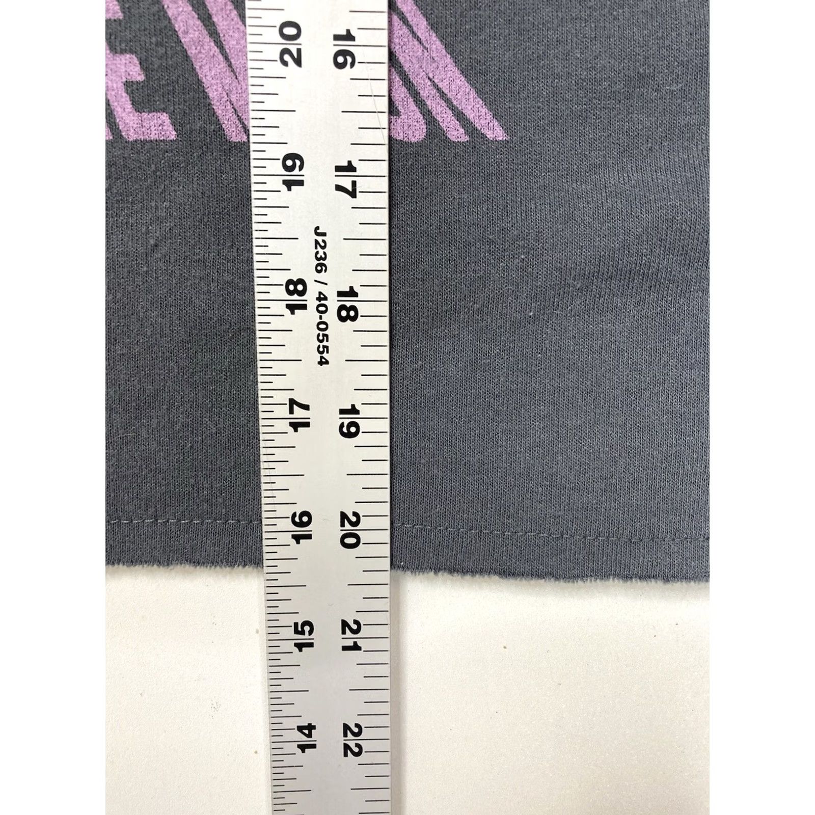 Vintage VINTAGE Pink Floyd Sweatshirt Women Small Gray Crew Neck Pullover Logo Graphic Print Lightweight Casual Summer Winter Fall Spring Size S / US 4 / IT 40 - 7 Thumbnail