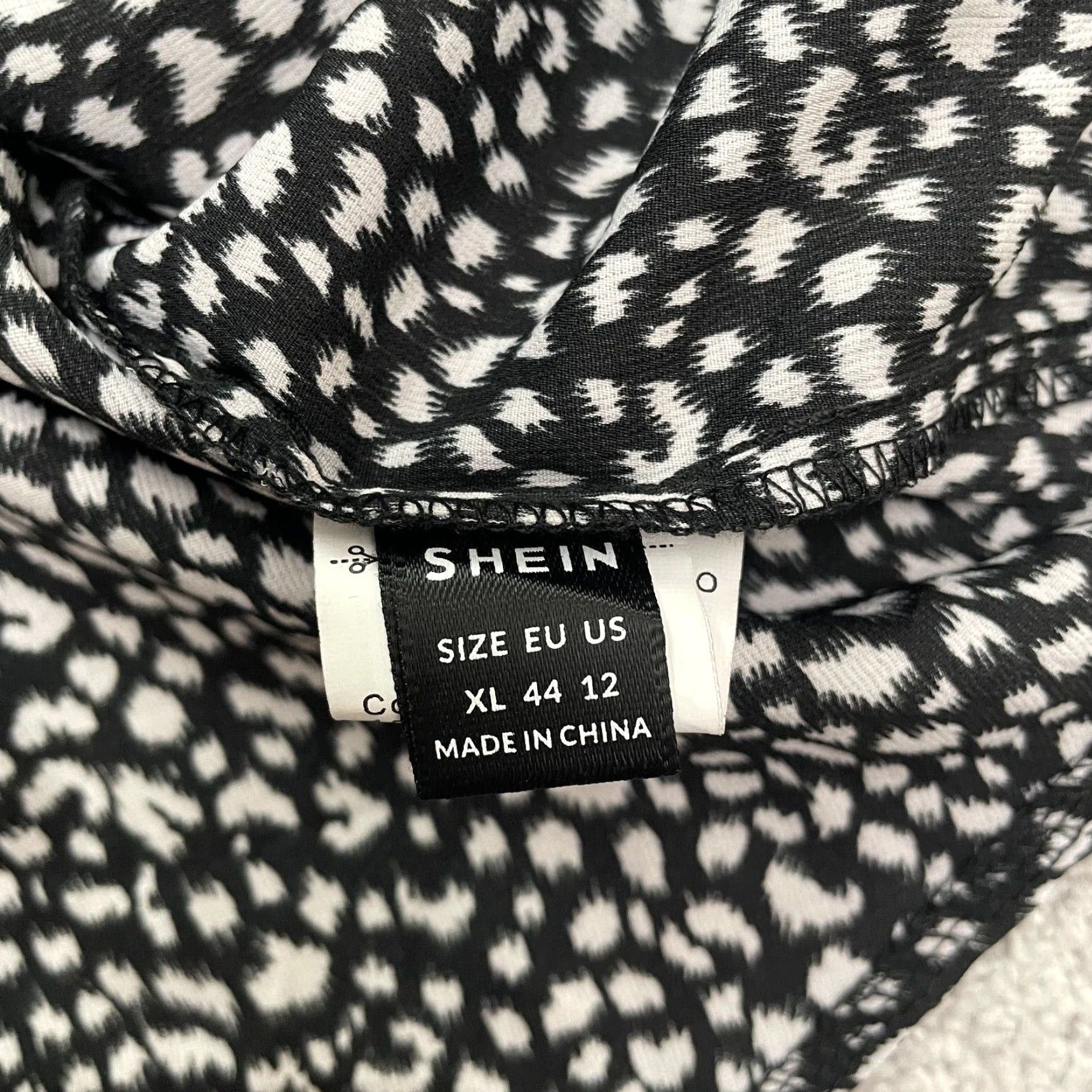 Shein SheIn Printed Blouse Womens XL Black White Mock Neck Short Sleeve Casual Top Size XL / US 12-14 / IT 48-50 - 4 Thumbnail