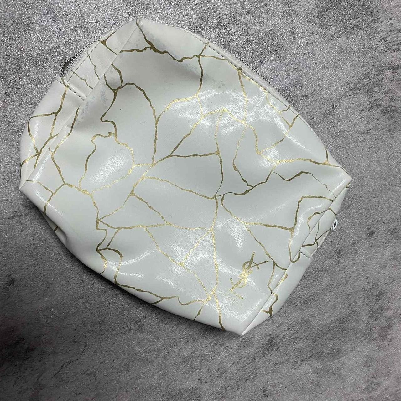 Other White and gold makeup bag #makeupessentials Size ONE SIZE - 2 Thumbnail