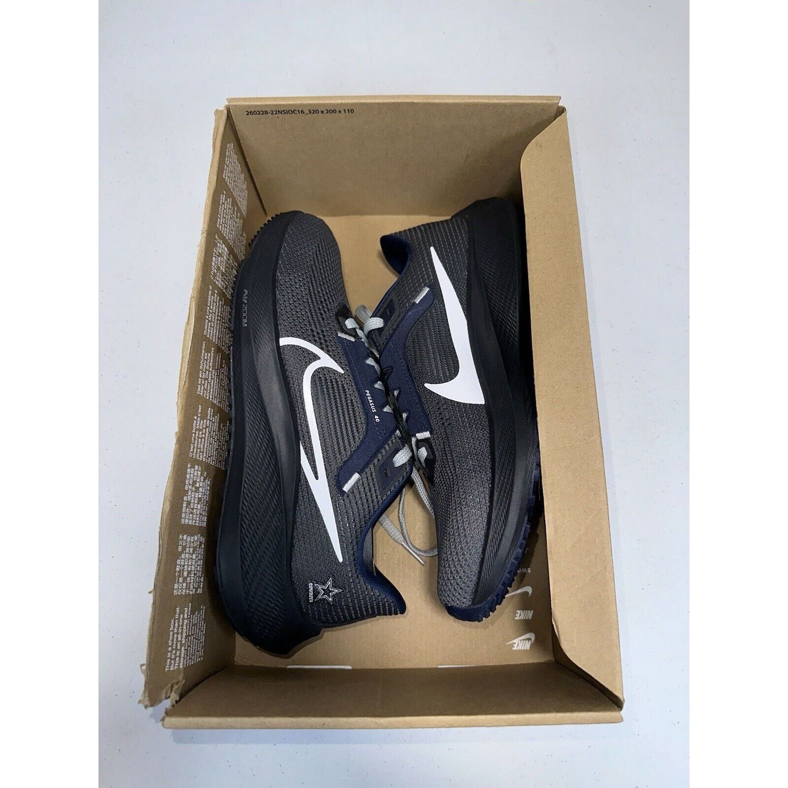 Nike Nike Air Zoom Pegasus 40 Dallas Cowboys 6 Womens 7.5 Grey Size US 6 / EU 39 - 7 Thumbnail