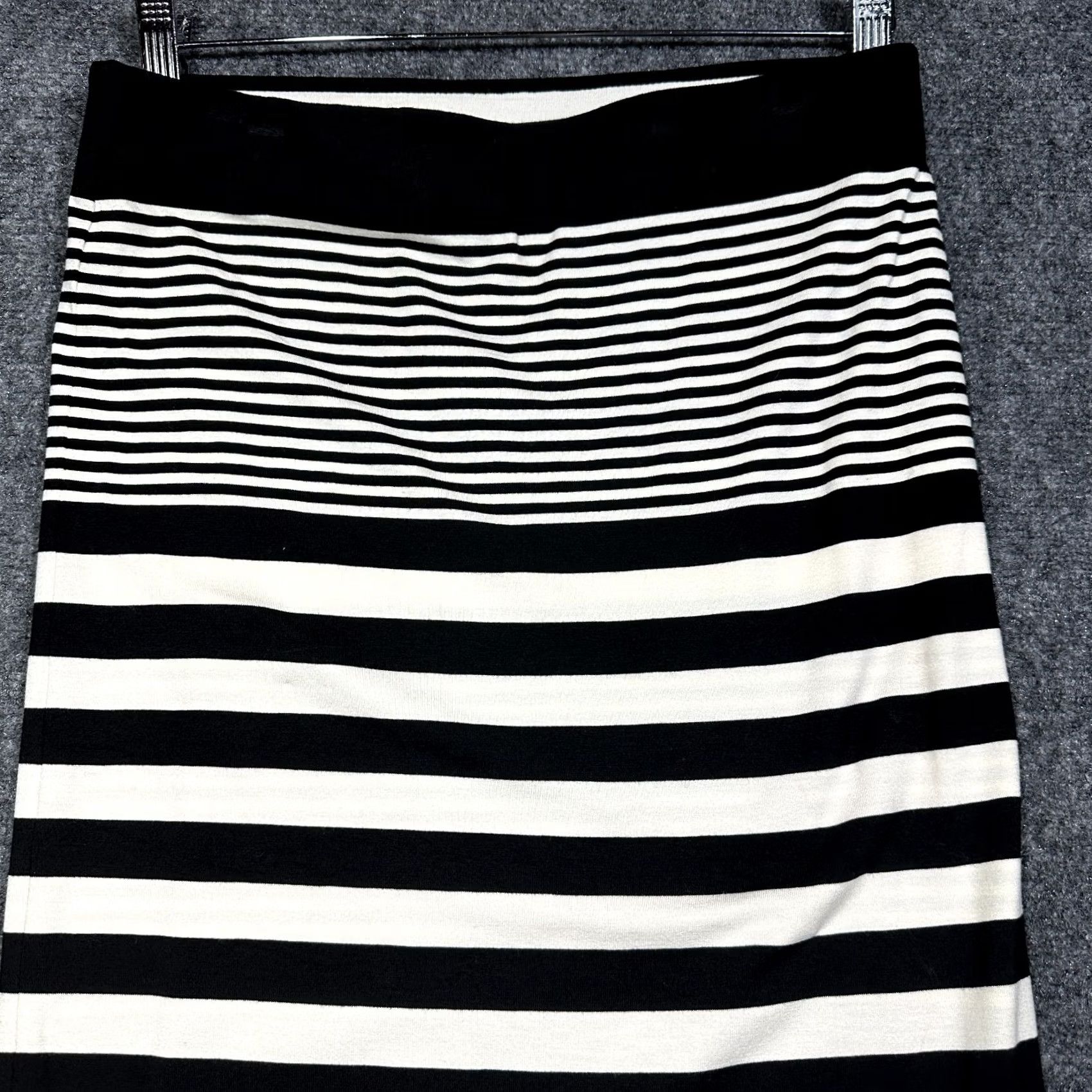 Loft Ann Taylor LOFT Skirt Womens Small Knit Stretch Pencil Pull On Black White Size 32" / US 10 / IT 46 - 3 Thumbnail