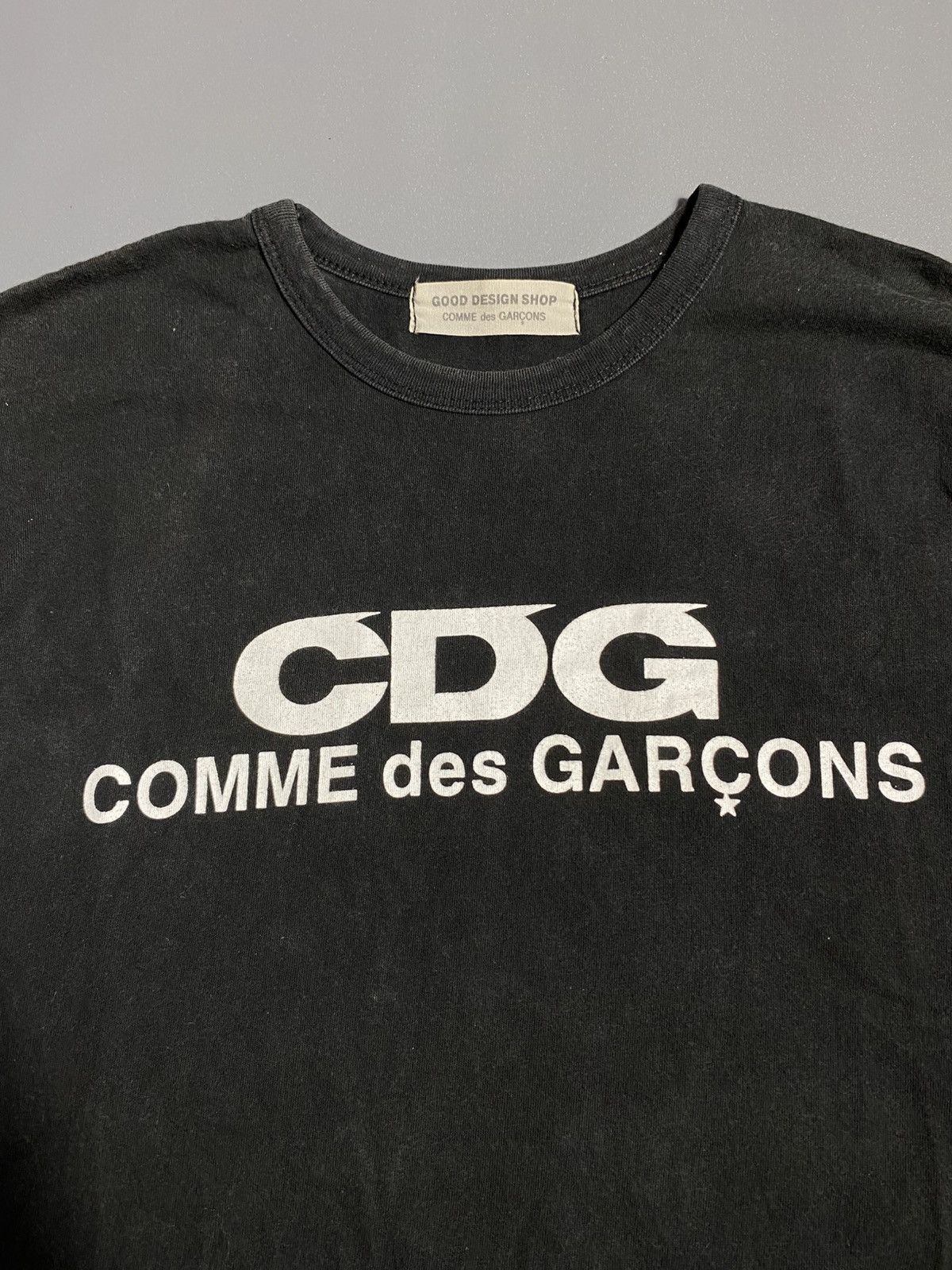 CDG by Comme des Garcons Comme Des Garcons CDG Logo Faded Tee Size US XL / EU 56 / 4 - 2 Thumbnail