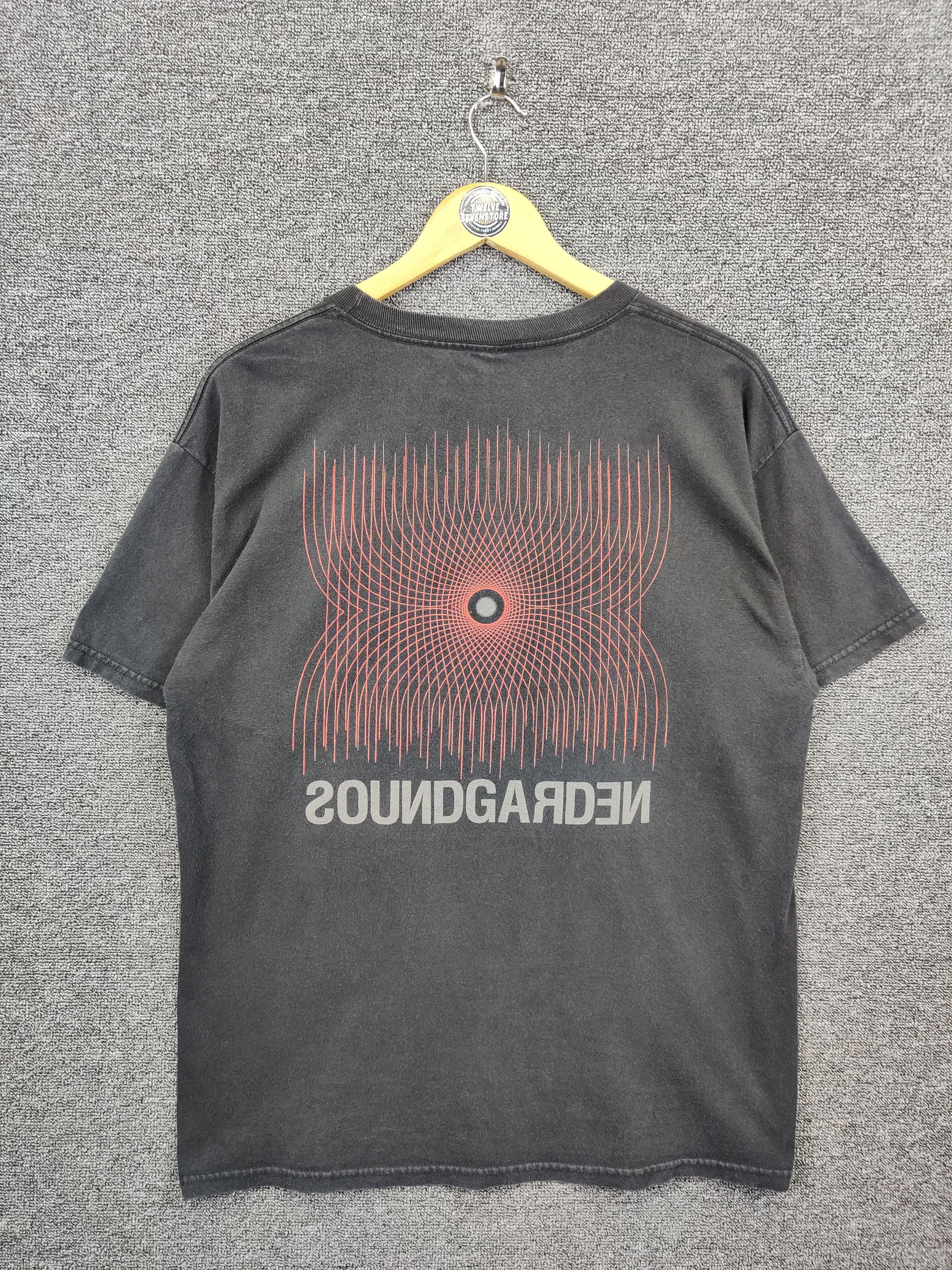 Band Tees Vintage Soundgarden Black Hole Sun Band Tee Tshirt Size US L / EU 52-54 / 3 - 6 Thumbnail