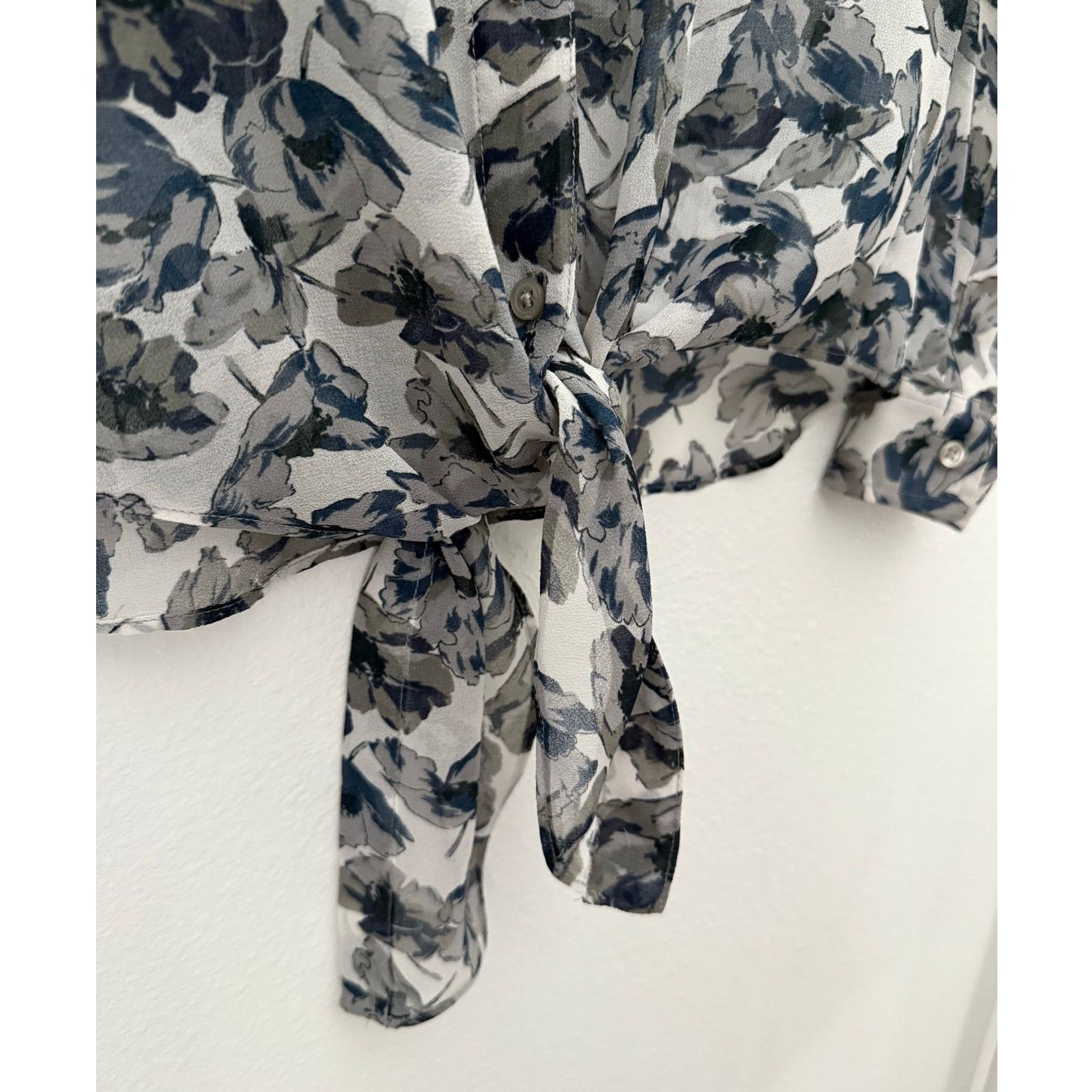 Calvin Klein Calvin Klein Floral Button-Down Tie Front Blouse Size S Size S / US 4 / IT 40 - 7 Thumbnail