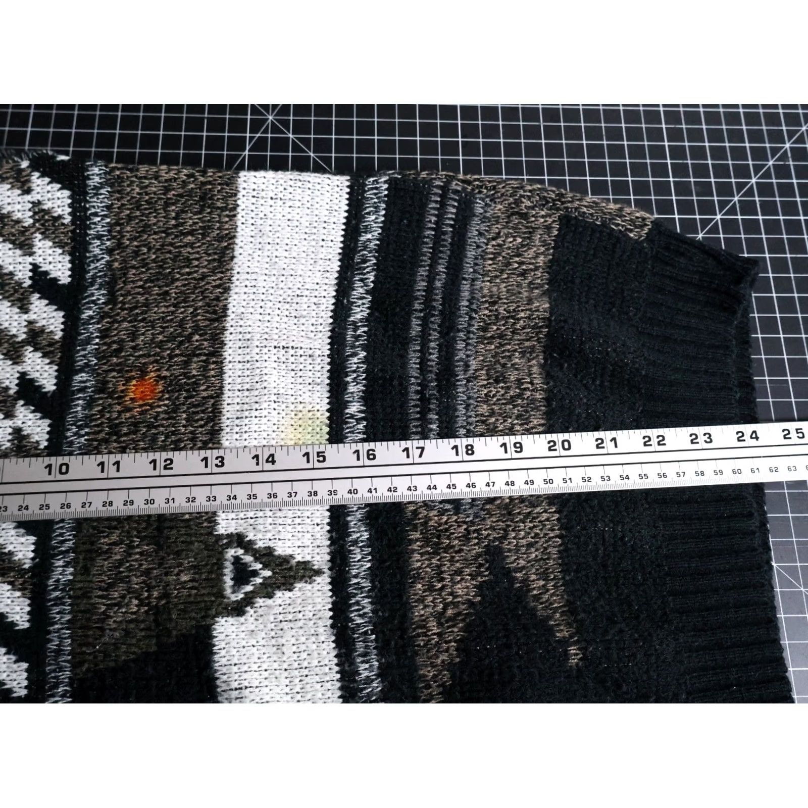 Vintage VINTAGE Expressions 90s Sweater Mens Large Black Abstract Pattern Crew Neck Knit Pullover Casual Retro style Boys/Adults? Size US L / EU 52-54 / 3 - 6 Thumbnail
