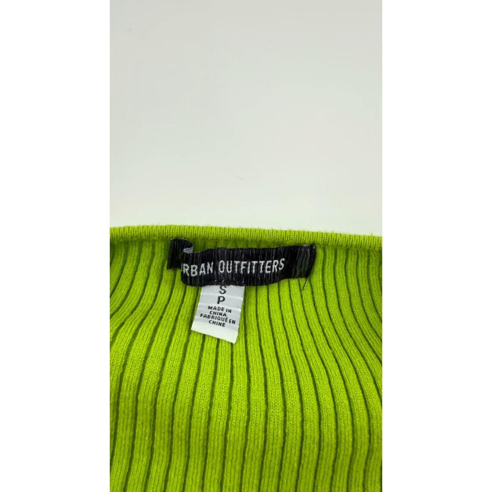 Urban Outfitters Urban Outfitters Crop Top Women Small Green Long Sleeve Square Neck Criss Cross Pullover Barcode: Blouse Style/Cropped, Casual Shirt Size S / US 4 / IT 40 - 2 Thumbnail