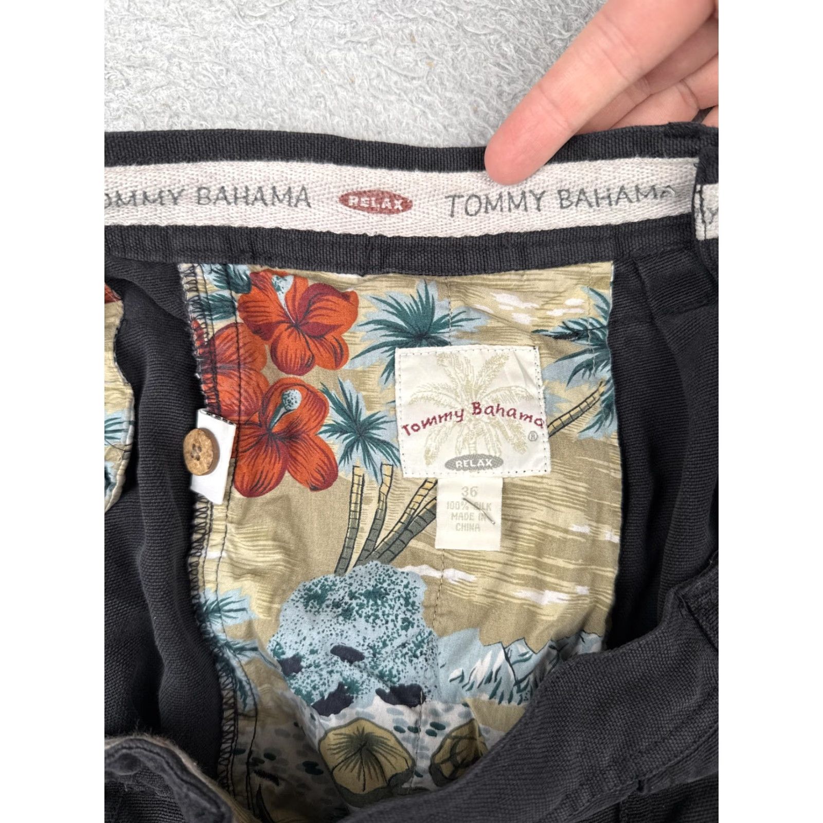 Tommy Bahama Tommy Bahama Shorts Mens 36 Black Silk Pleated Chino Relax Coconut Button Casual Size US 36 / EU 52 - 7 Thumbnail