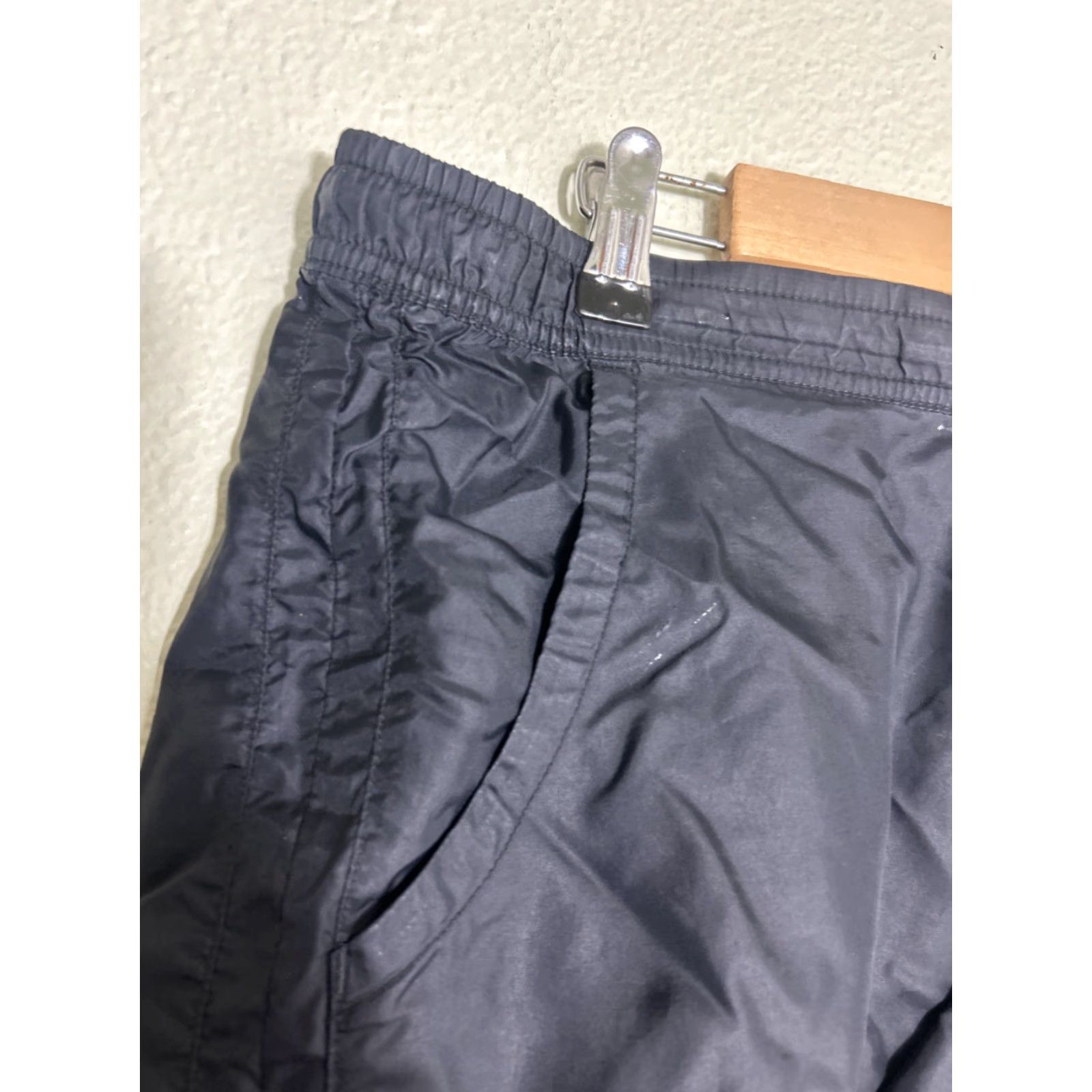 Nike VINTAGE Nike Womens Shorts L Black Running Polyester Drawstring 24x14 Athletic Womens Nike Size 36" / US 14 / IT 50 - 4 Thumbnail