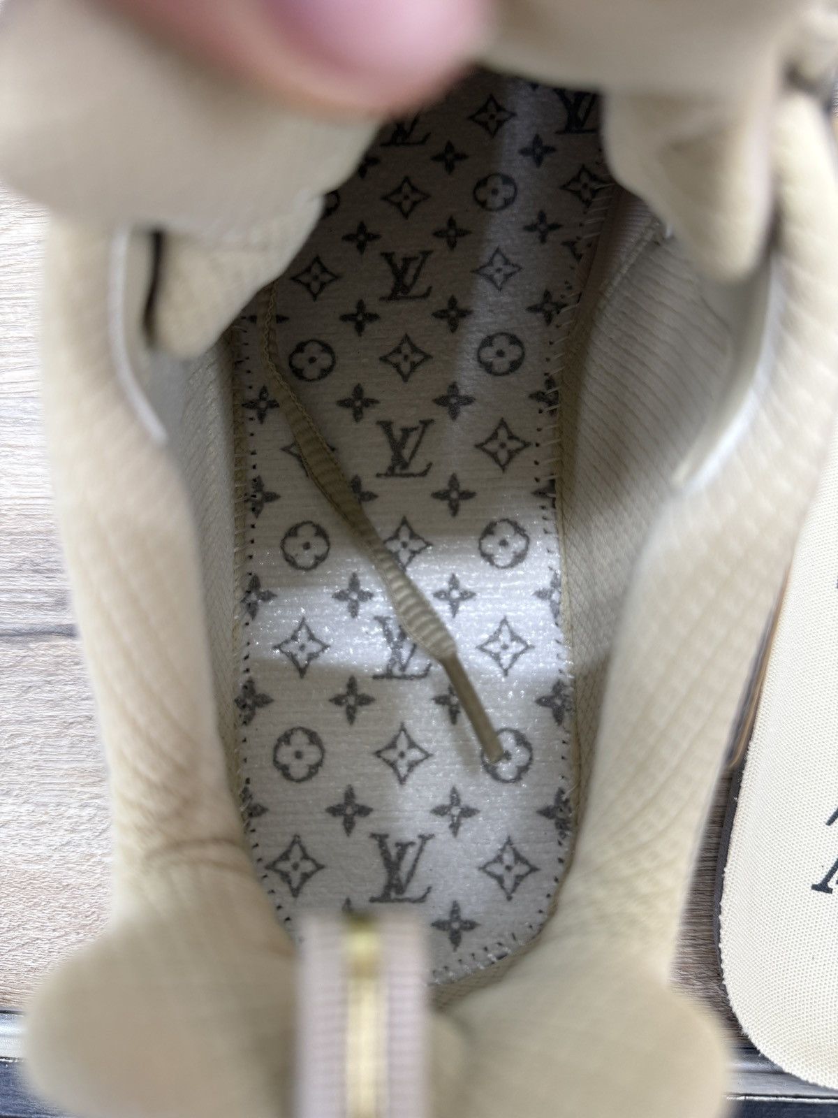 Louis Vuitton Louis Vuitton Beige Tactic Runners Size US 9.5 / EU 42-43 - 13 Thumbnail