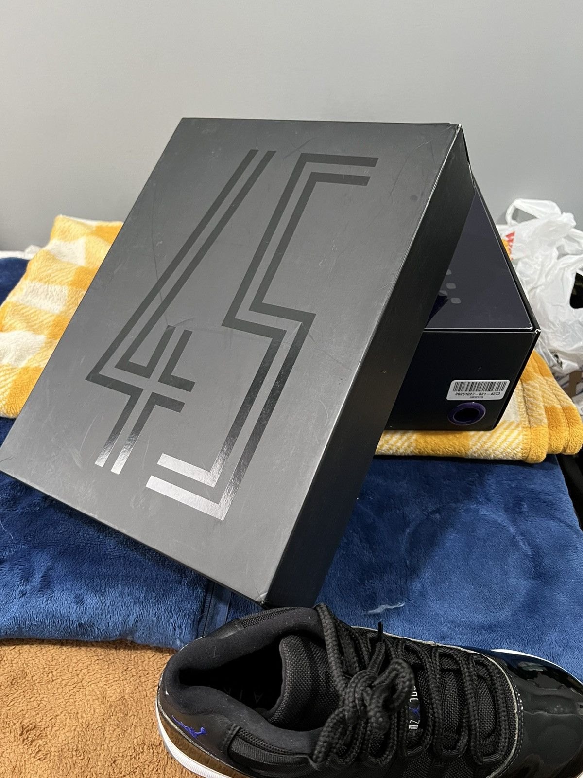 Jordan Brand Jordan 11 Space Jam 2016 Size US 11 / EU 44 - 2 Thumbnail