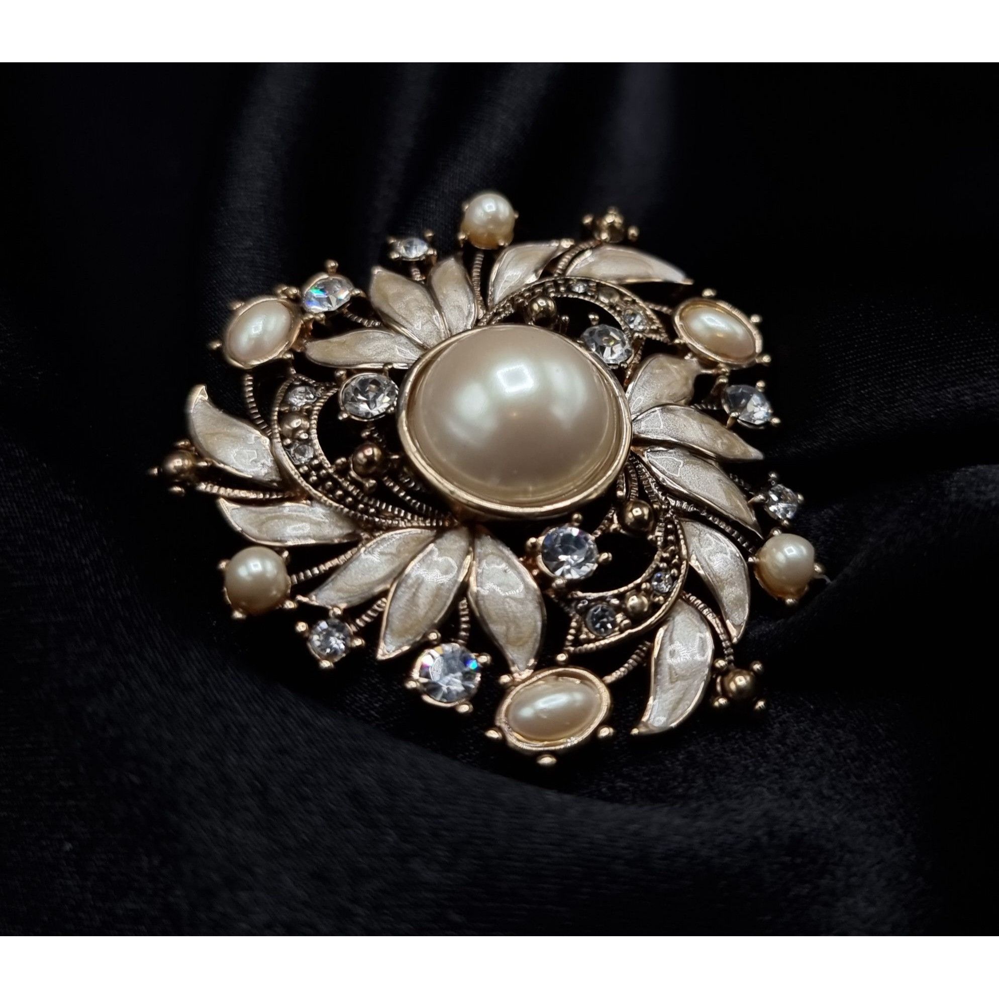 Monet Vintage 1990's MONET Signed Faux Pearl & Rhinestone Floral B Size ONE SIZE - 3 Thumbnail