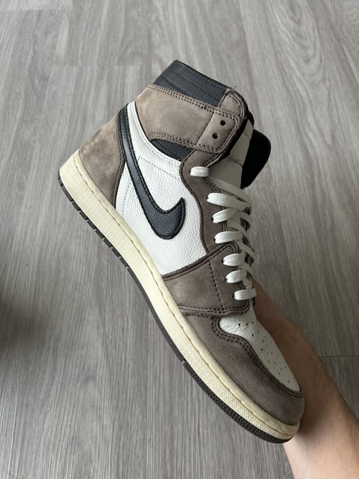 Jordan Brand × Travis Scott Travis Scott x Air Jordan Retro 1 High OG Mocha Size 11 Size US 11 / EU 44 - 14 Thumbnail