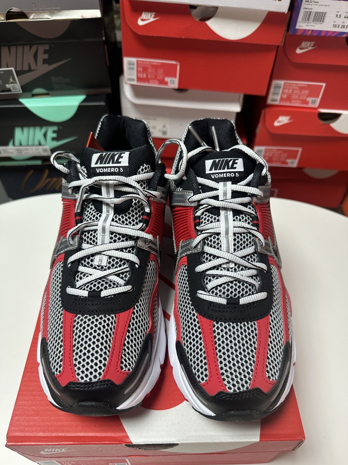 Nike NEW Vomero 5 Sz 10.5 Men, 12 Wmn Red Metallic Silver Black Size US 10.5 / EU 43-44 - 5 Thumbnail