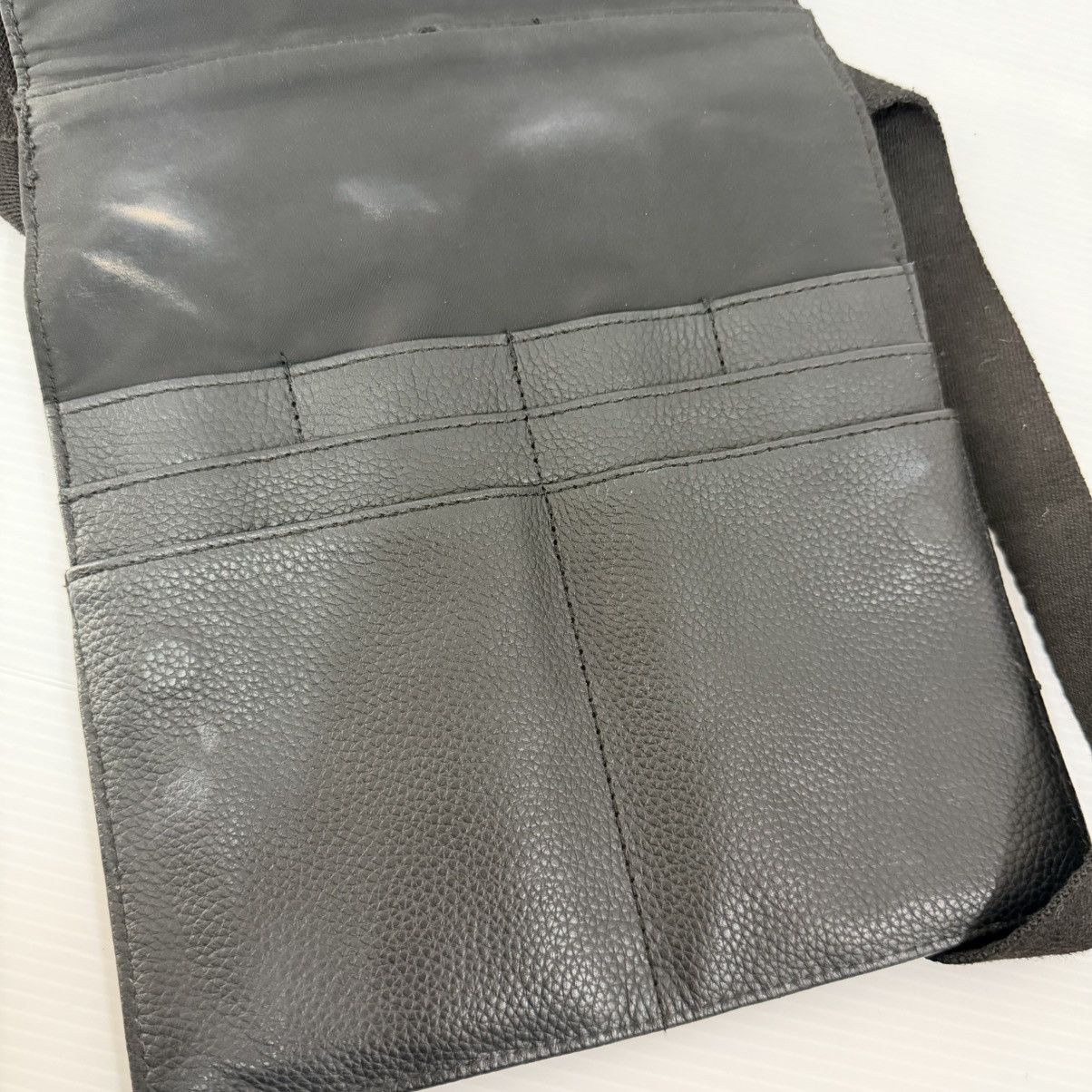 Yves Saint Laurent YSL Beaute Leather Makeup Accesories Bag Size ONE SIZE - 8 Thumbnail