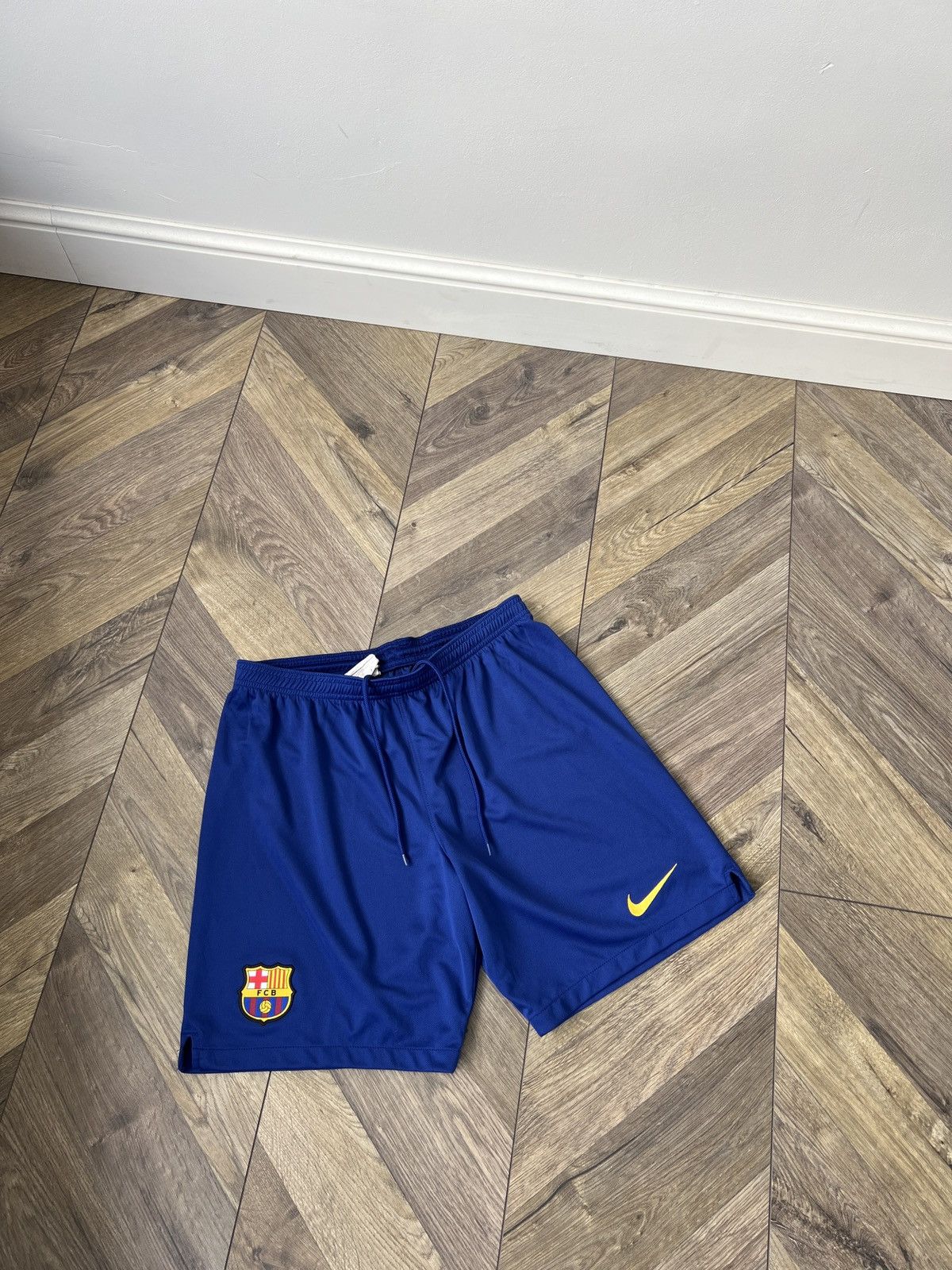 Nike Vintage Nike shorts Barcelona streetwear y2k style Size US 30 / EU 46 - 3 Thumbnail