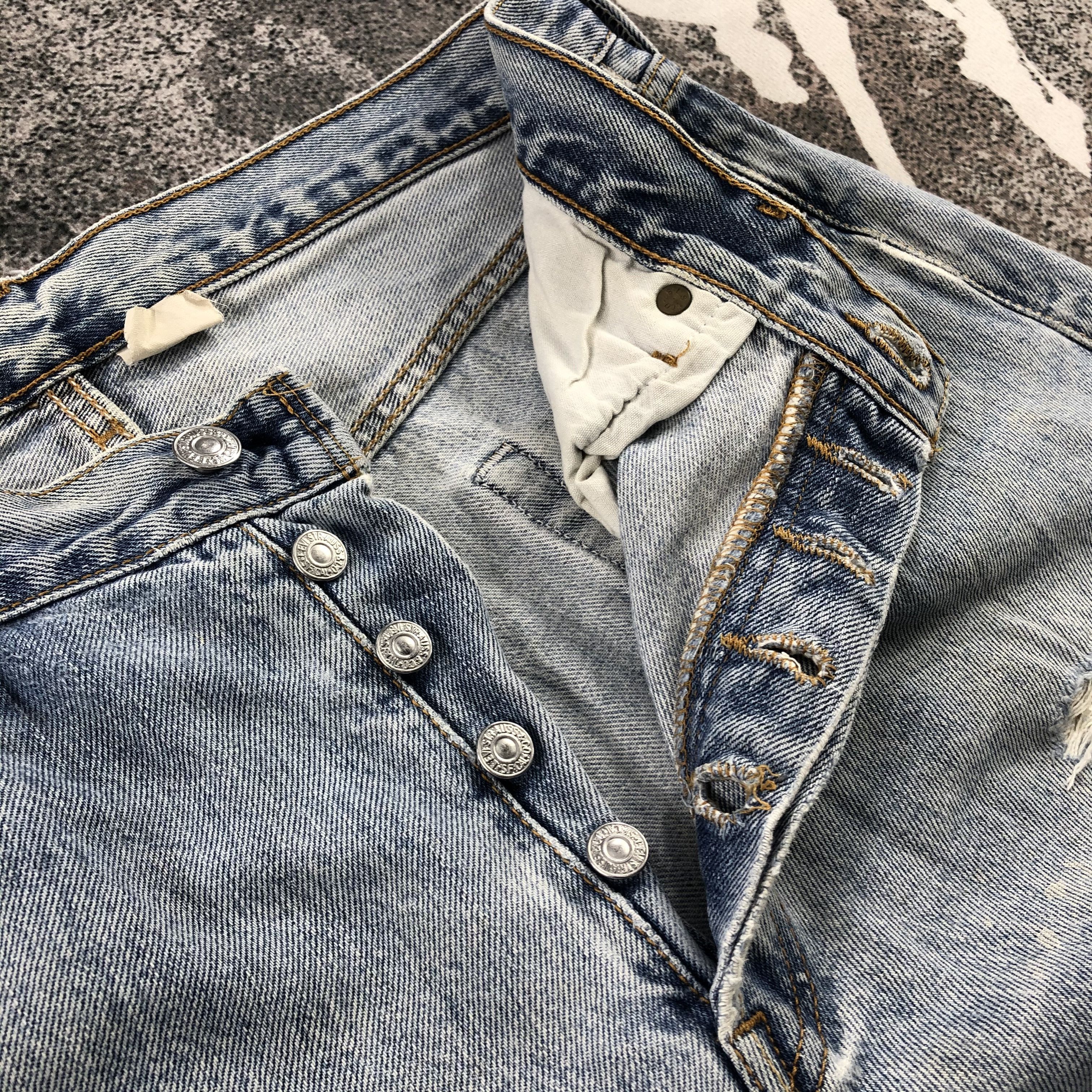 Levi's Vintage Levi's 501 Jeans Distress Medium Wash Denim KJ863 Size US 33 - 12 Thumbnail