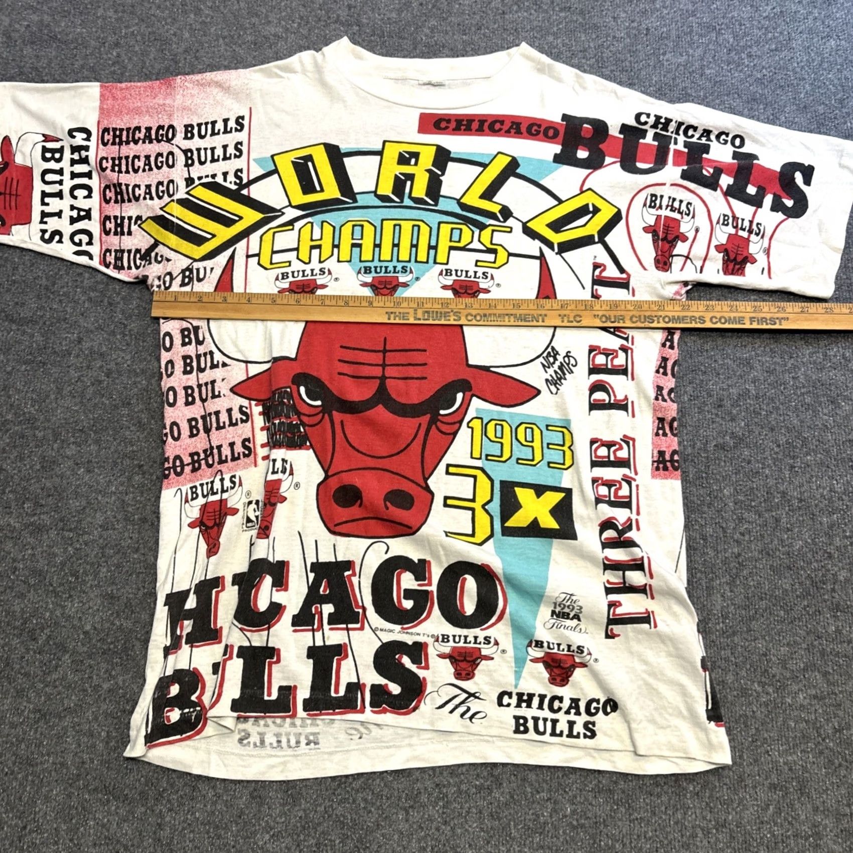 Vintage VINTAGE Chicago Bulls Shirt All Over Print 3 Time World Champs Magic Johnson XL Mens 90s Size US XL / EU 56 / 4 - 6 Thumbnail