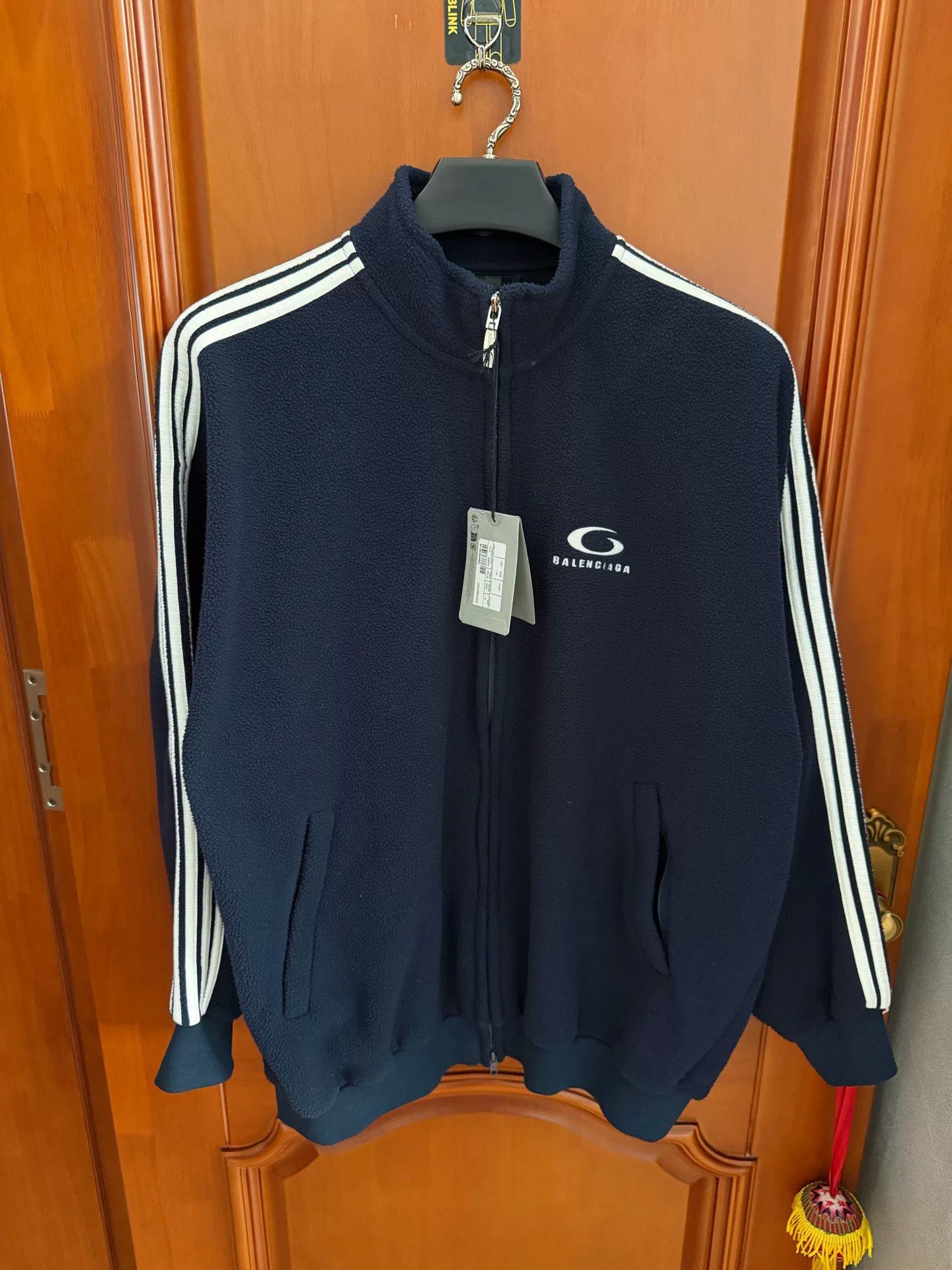 Balenciaga balenciaga embroidered fleece jacket with logos Size US S / EU 44-46 / 1 - 1 Thumbnail