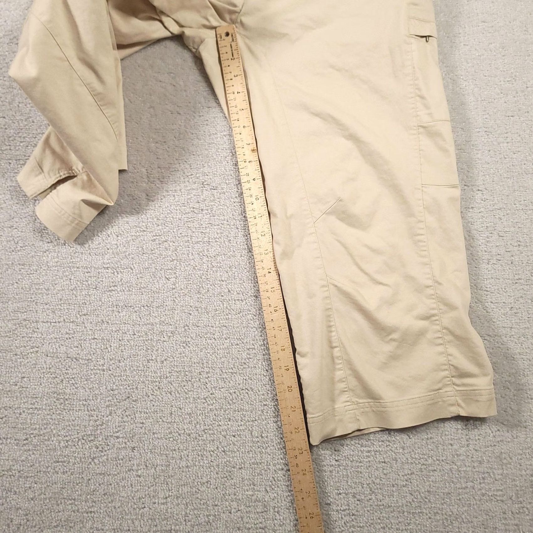 Adidas Adidas Capri Pants Womens 14 Khaki Beige Cargo Zip Pocket Embroidered Logo Sport Pants Capris 14 Beige Womens Size 36" / US 14 / IT 50 - 5 Thumbnail