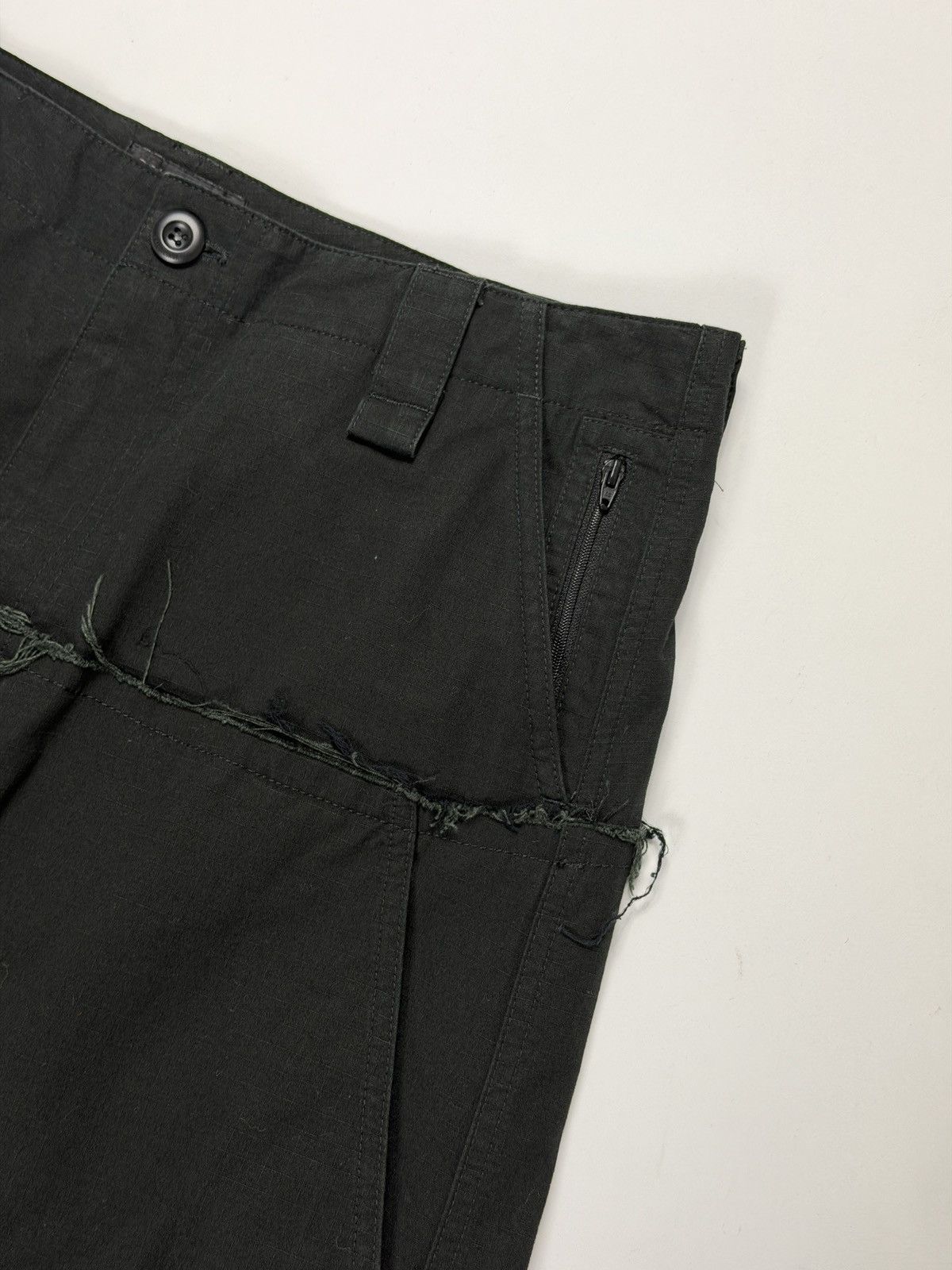 Balenciaga Balenciaga Cut Up Cargo Black Ripstop Pants Size US 32 / EU 48 - 3 Thumbnail
