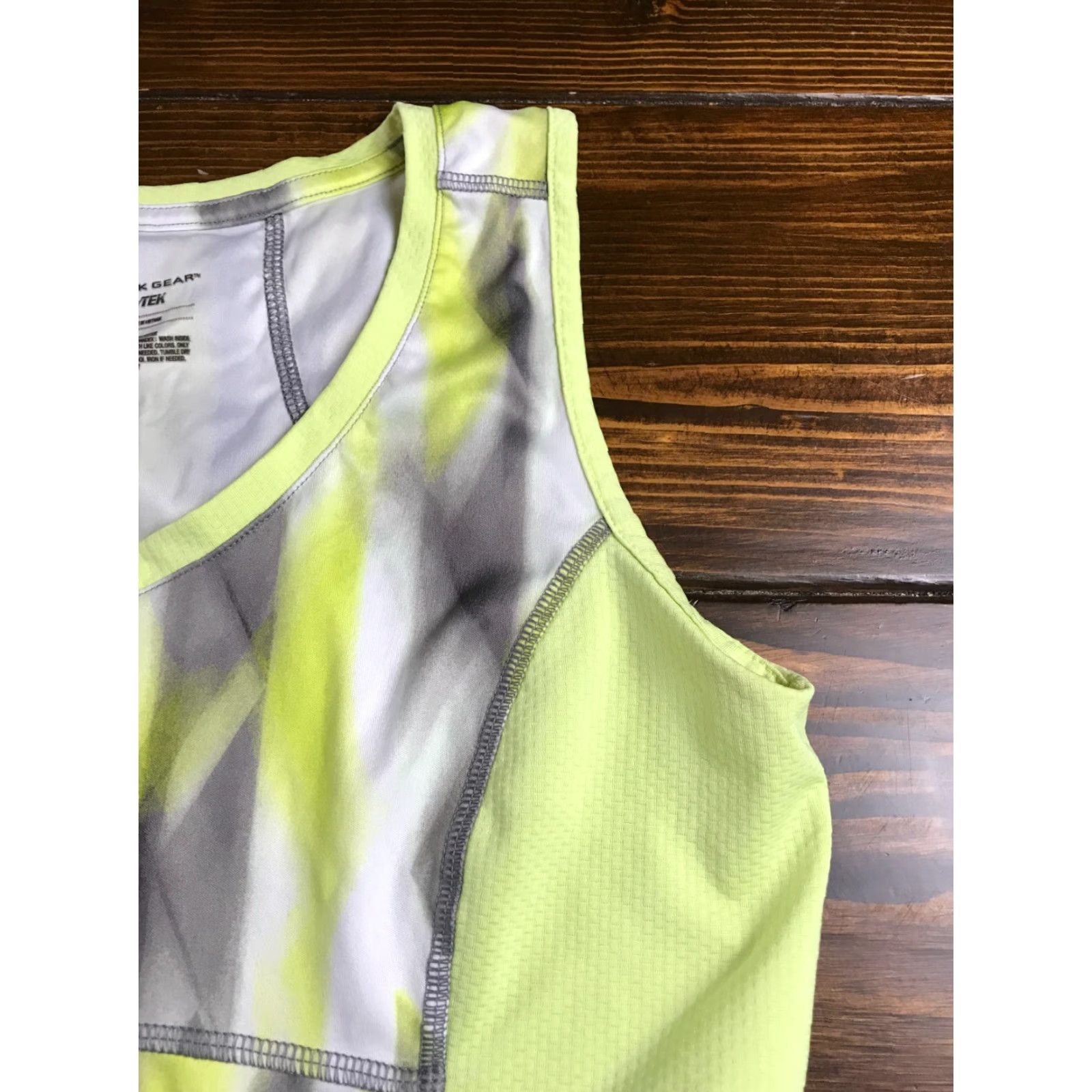 Tek Gear Tek Gear Tank Top Women's Size Small Neon Green Activewear Sleeveless Shirt/Top Womens Small Neon Green Activewear Tank Tek Gear Size S / US 4 / IT 40 - 3 Thumbnail