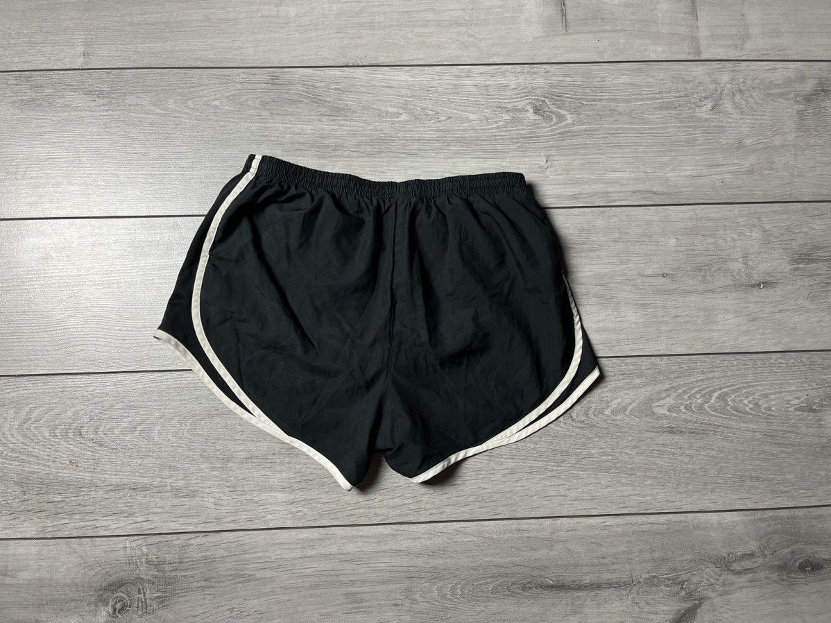Nike Nike running shorts swoosh size Medium Size US 32 / EU 48 - 4 Thumbnail