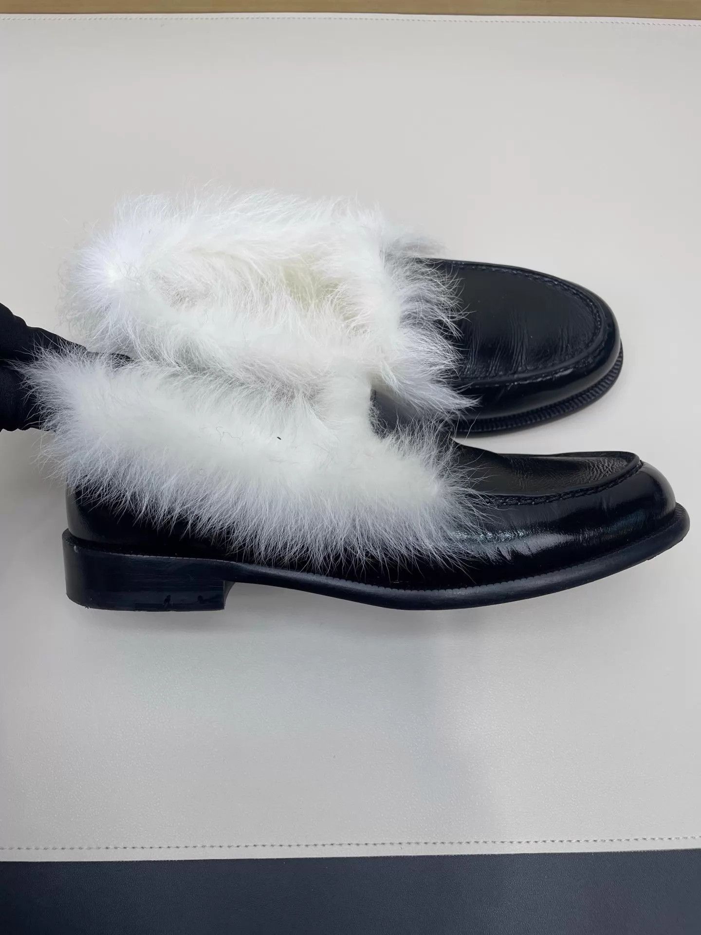 Chanel Chanel 25N Fur Loafer 37.5 Used Size US 7 / IT 37 - 2 Thumbnail