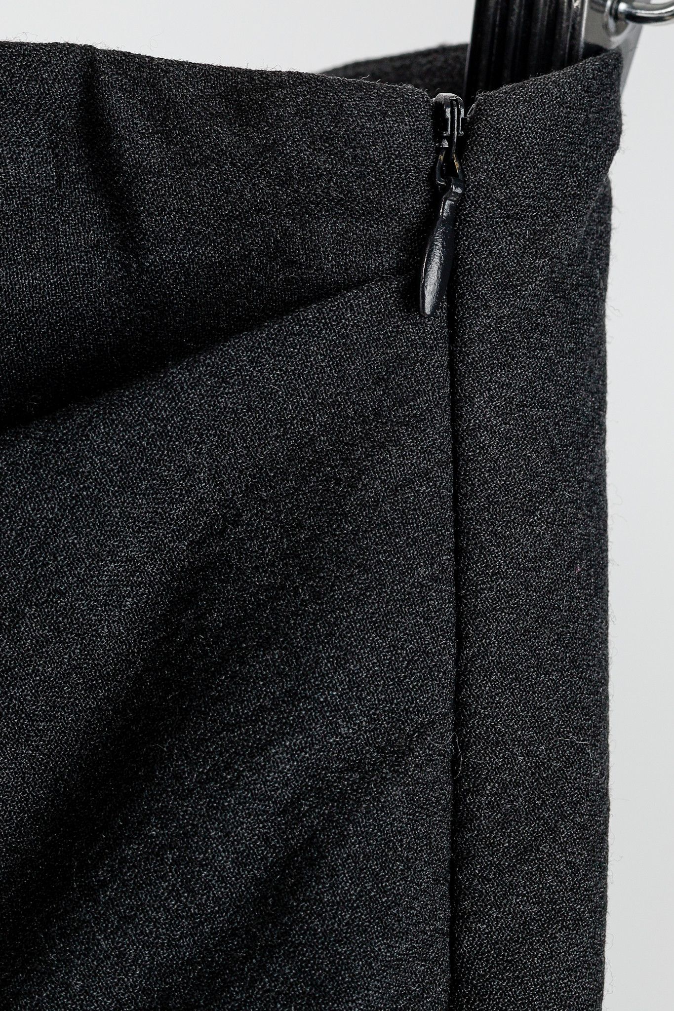 Brunello Cucinelli Brunello Cucinelli Grey Wool-Crepe Pleated Pencil Skirt Size 28" / US 6 / IT 42 - 6 Thumbnail