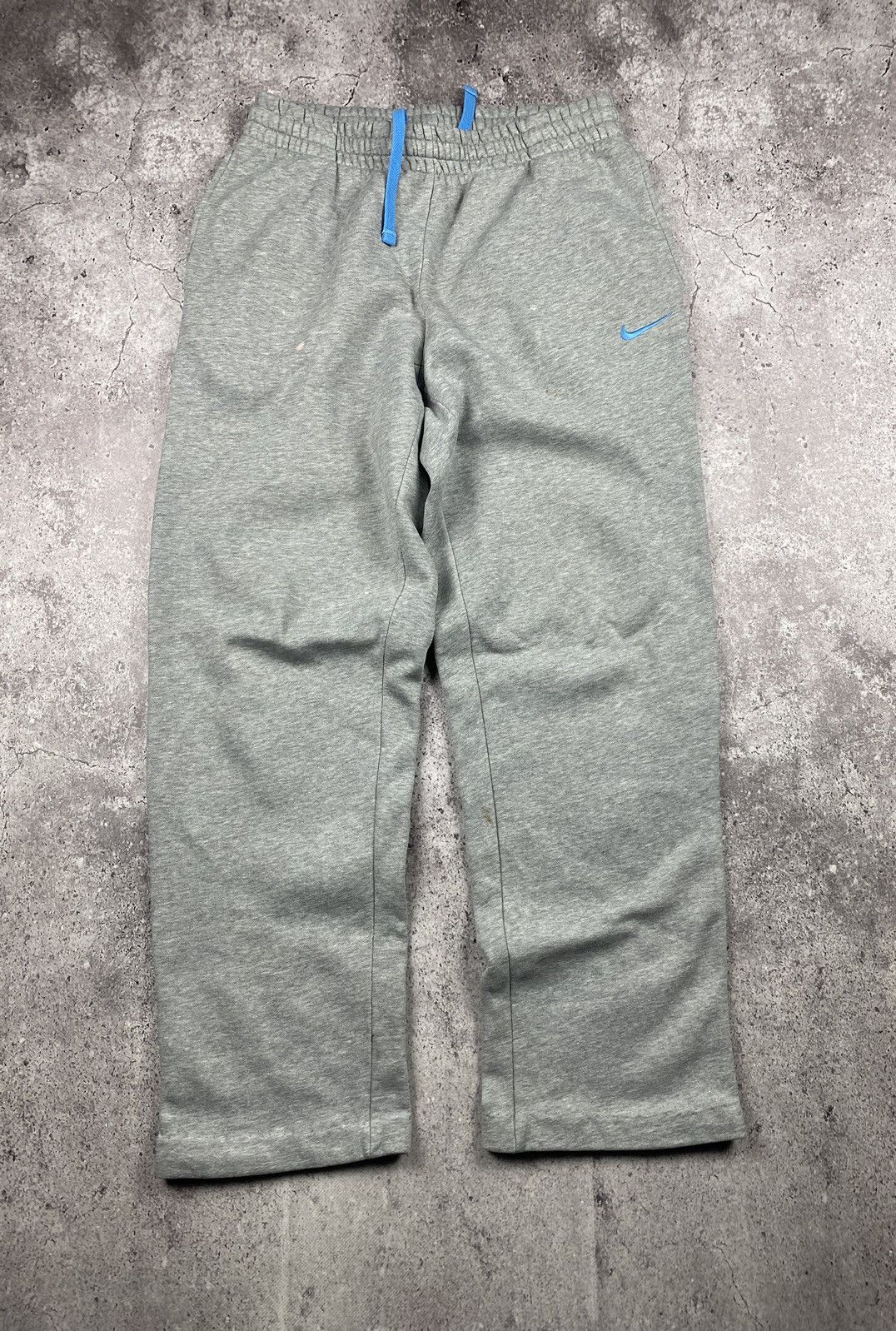 Nike Vintage Nike Baggy Sweatpants Size US 32 / EU 48 - 1 Thumbnail