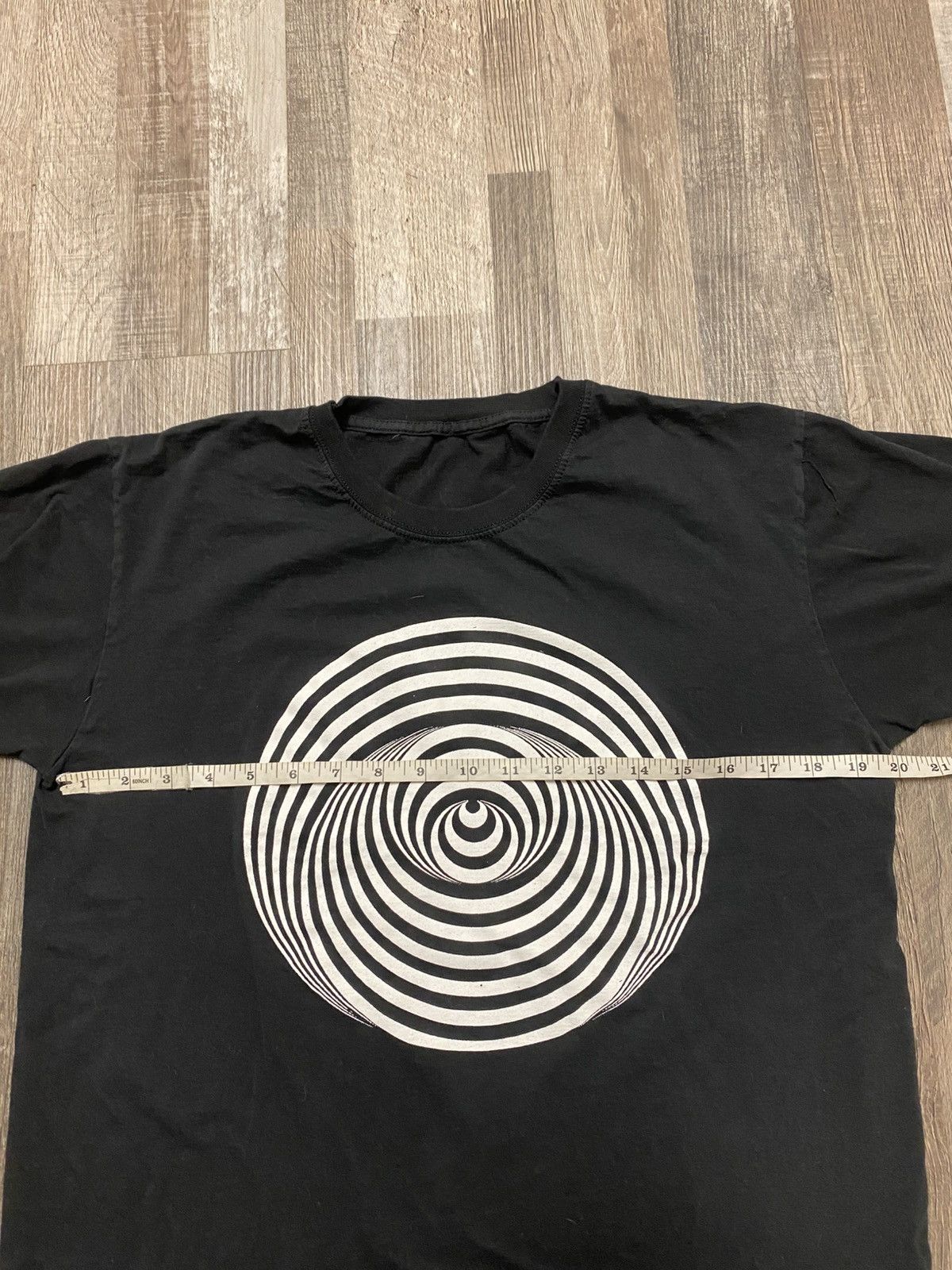 Vintage Vintage Black Optical Illusion 3D Circle Vertigo Tee Y2K Size US S / EU 44-46 / 1 - 3 Thumbnail