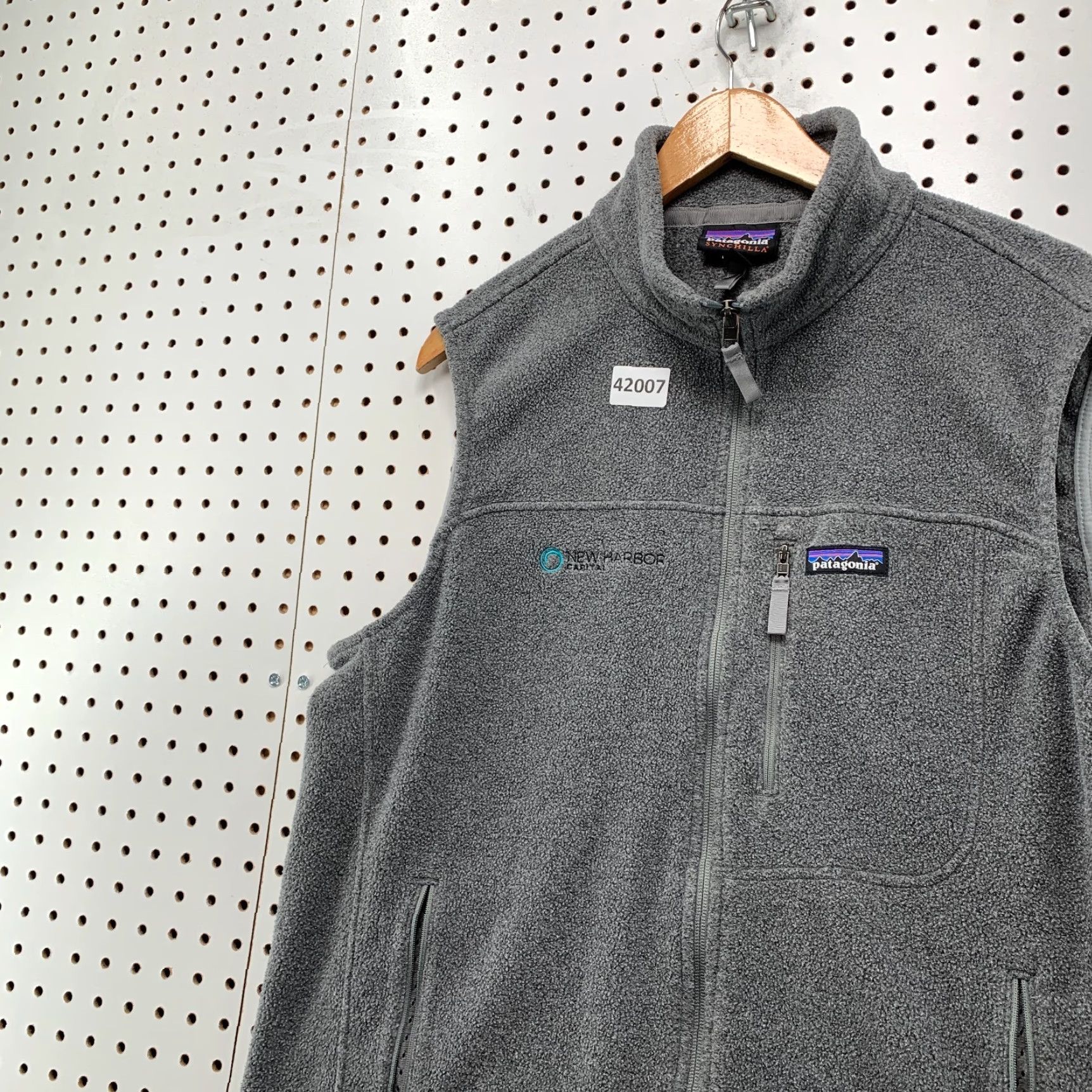 Patagonia Patagonia Synchila Fleece Vest Jacket Mens Large Gray Sleeveless 21x27.5 Size US L / EU 52-54 / 3 - 6 Thumbnail