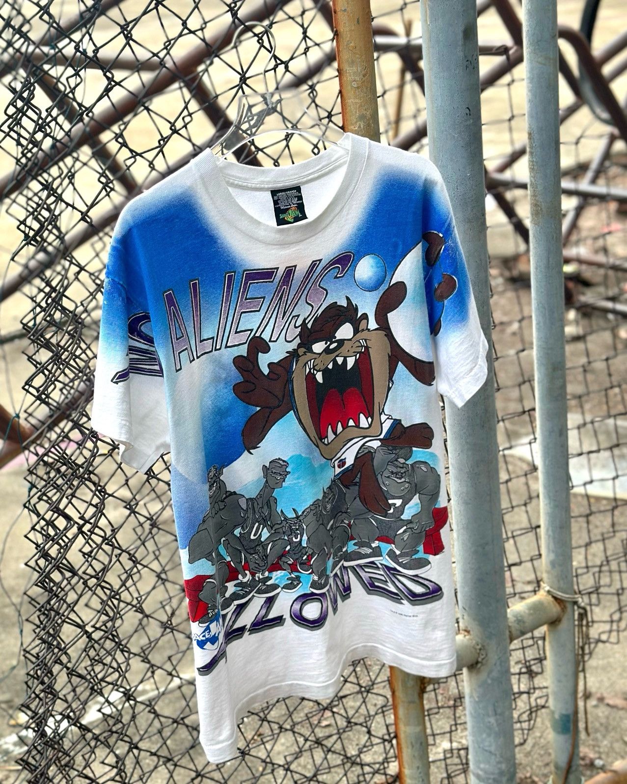 Disney VINTAGE 1996 SPACE JAM NO ALIENS ALLOWED Size US XL / EU 56 / 4 - 3 Thumbnail