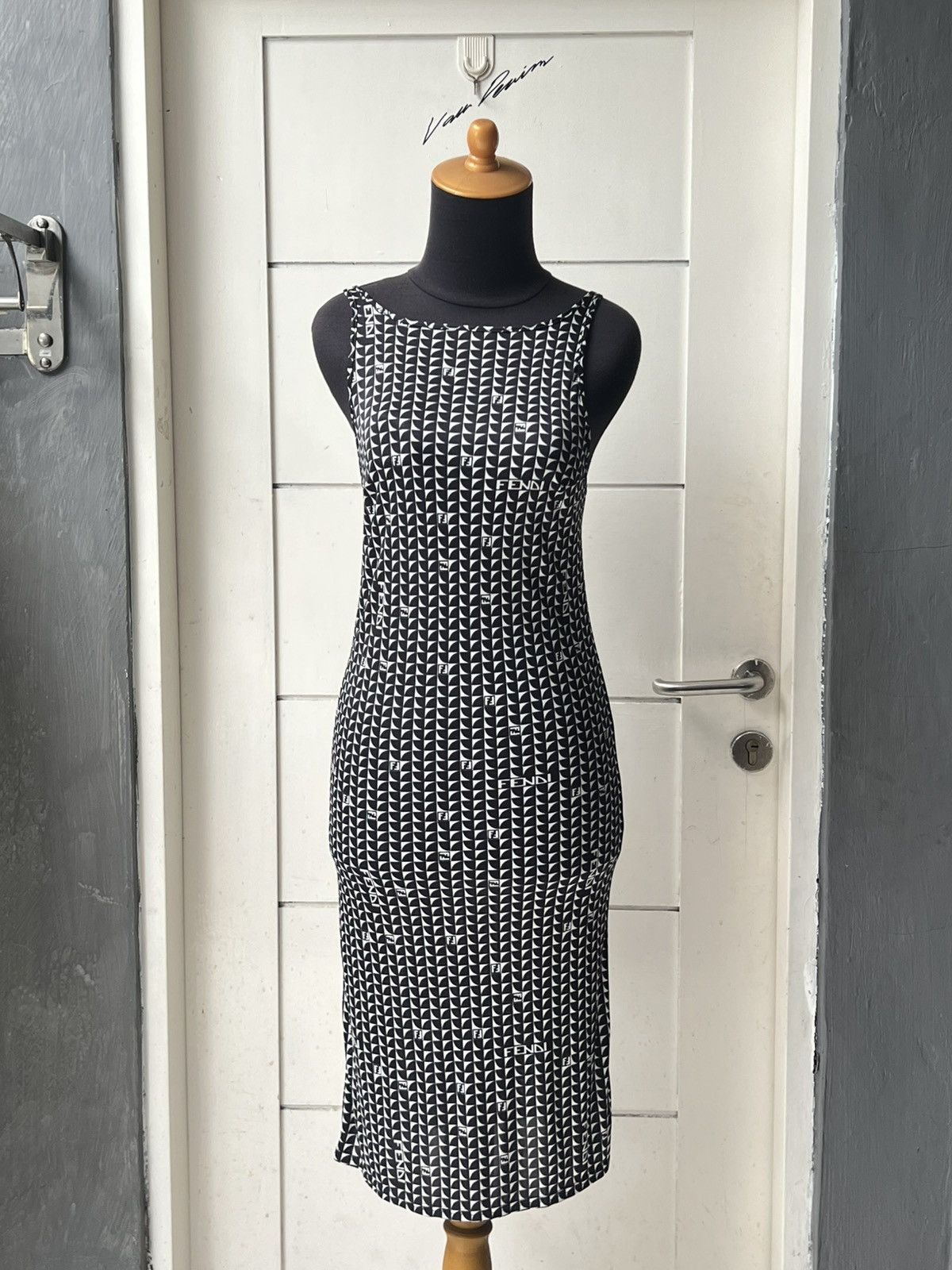 Fendi Fendi Motive Midi Dress Size XS / US 0-2 / IT 36-38 - 1 Thumbnail