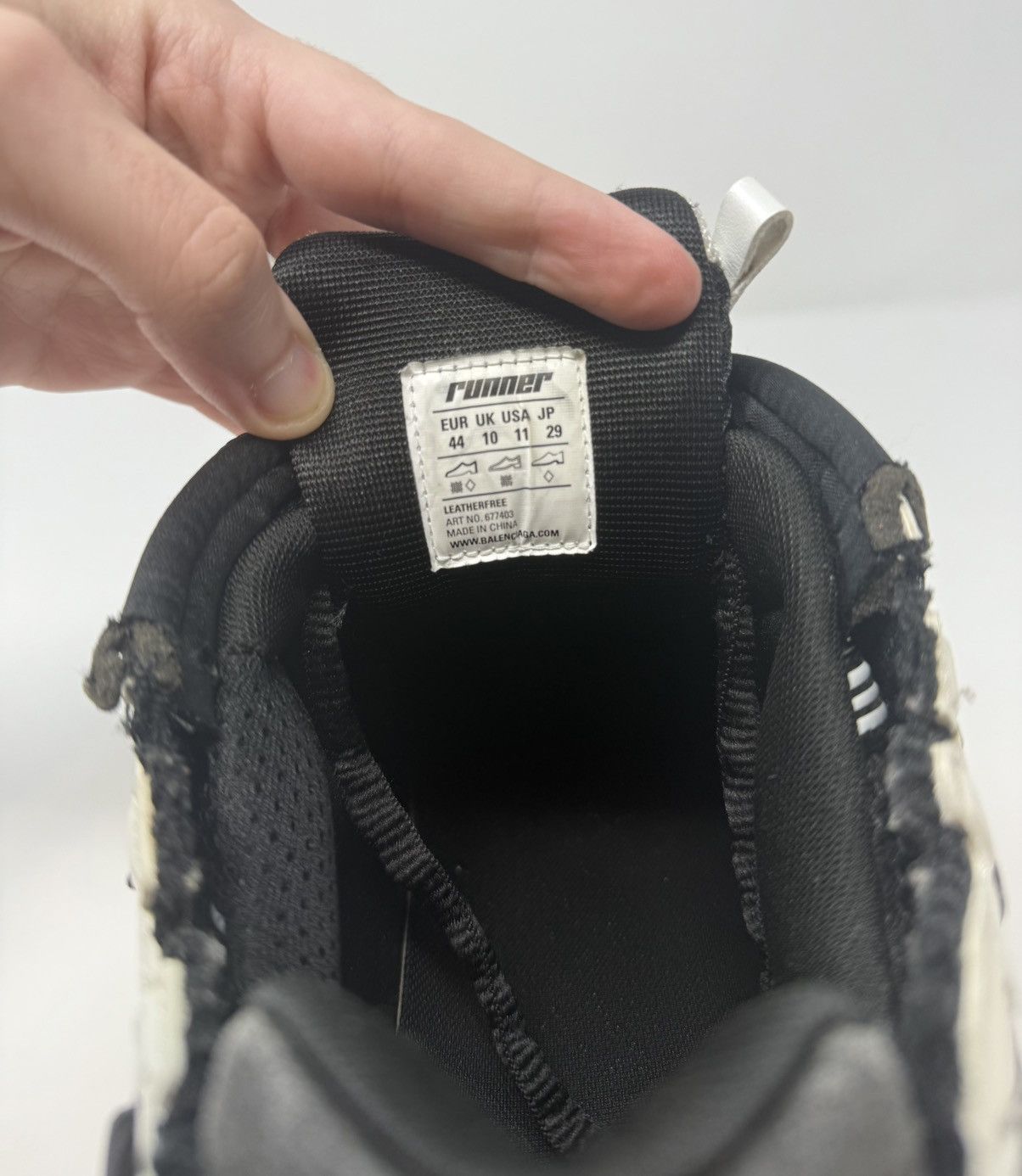 Balenciaga Balenciaga Runner Sneaker (Black/White) Size US 11 / EU 44 - 7 Thumbnail