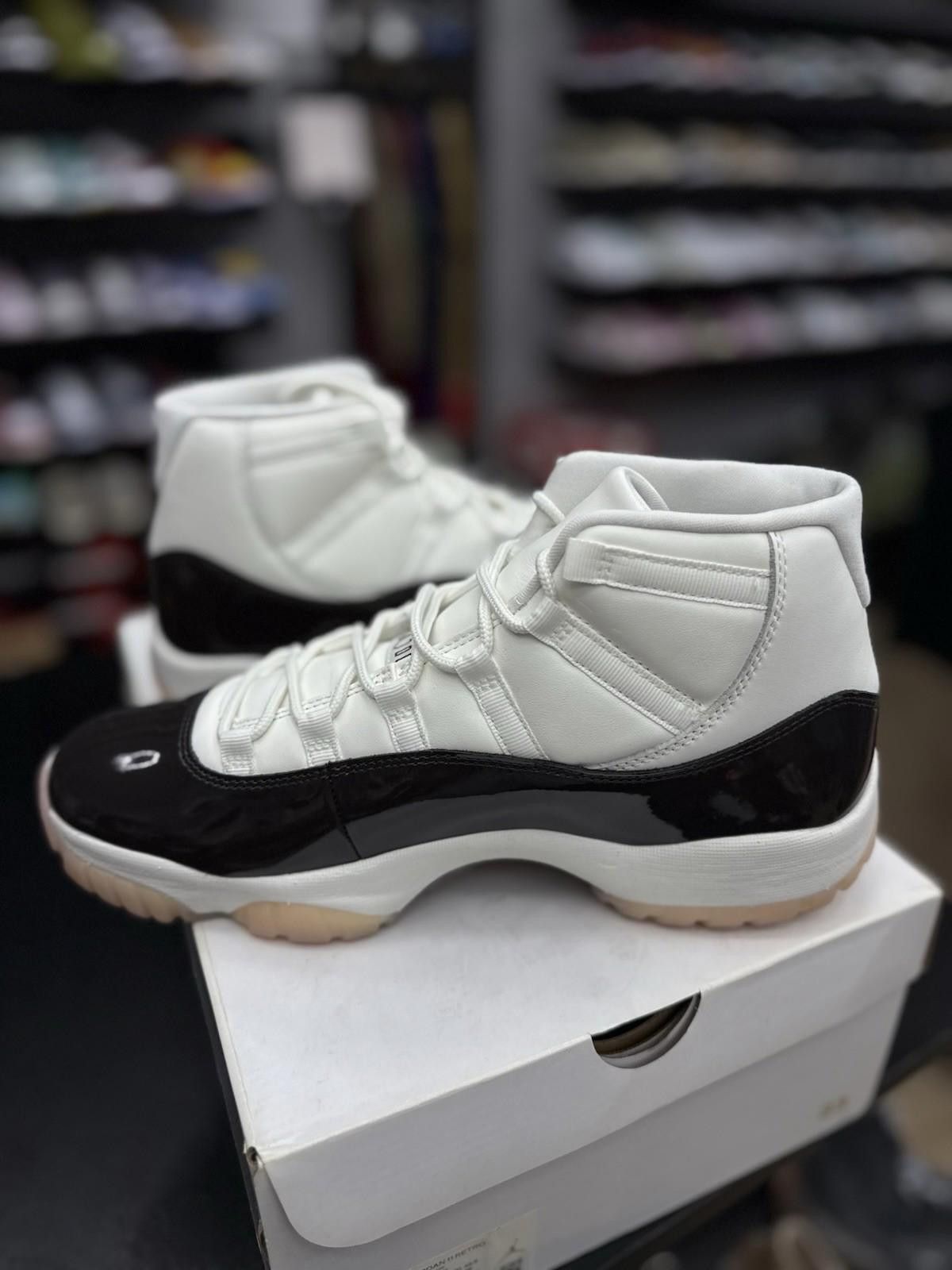 Nike Nike Air Jordan 11 Retro Neapolitan Sail Womens 12W/10.5M Size US 12 / IT 42 - 3 Thumbnail